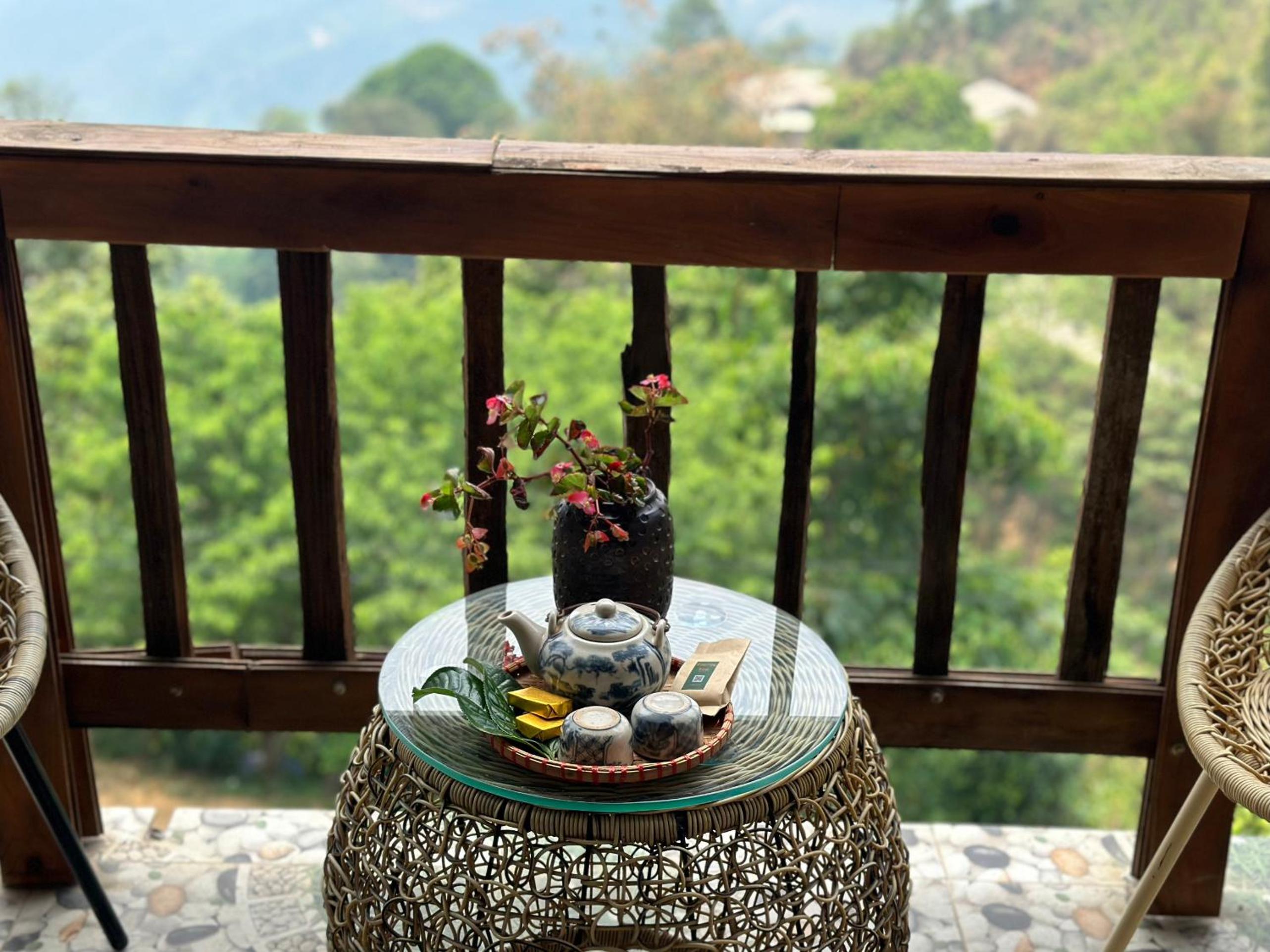 Family Room with Mountain View photo 1