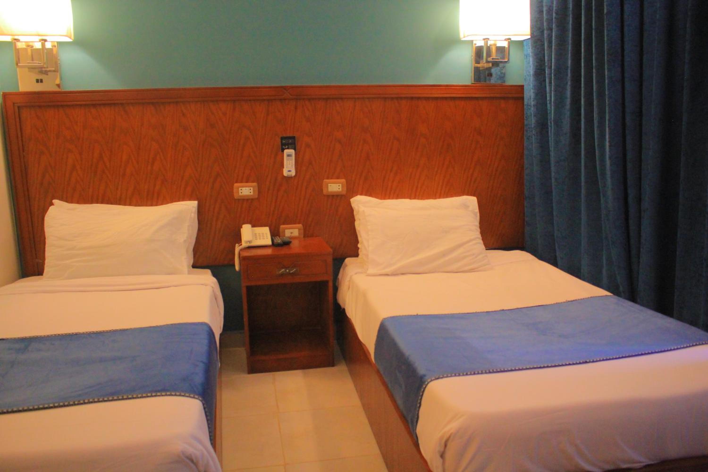 Deluxe Double or Twin Room with Pool View photo 3