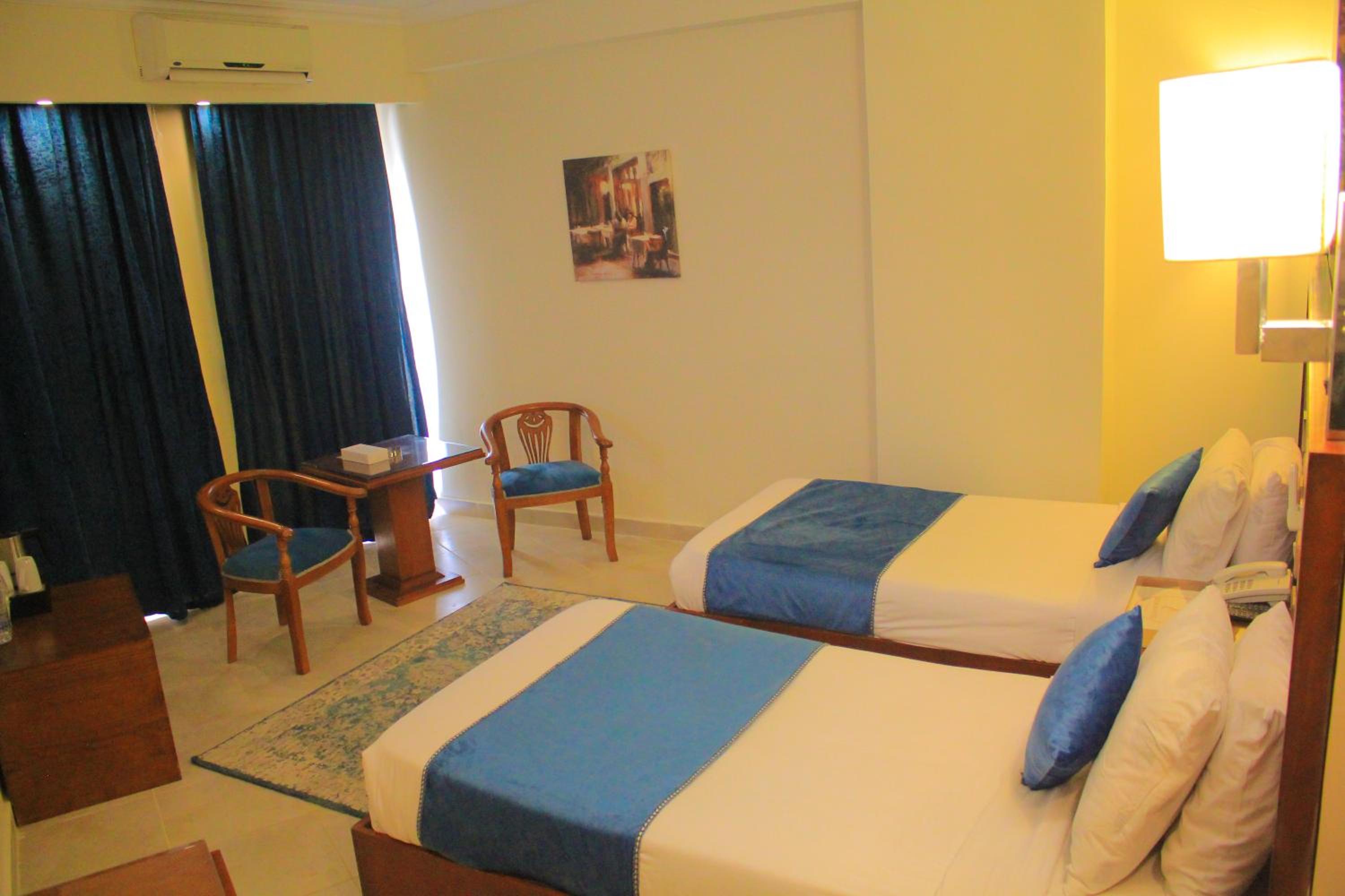 Deluxe Double or Twin Room with Sea View photo 3