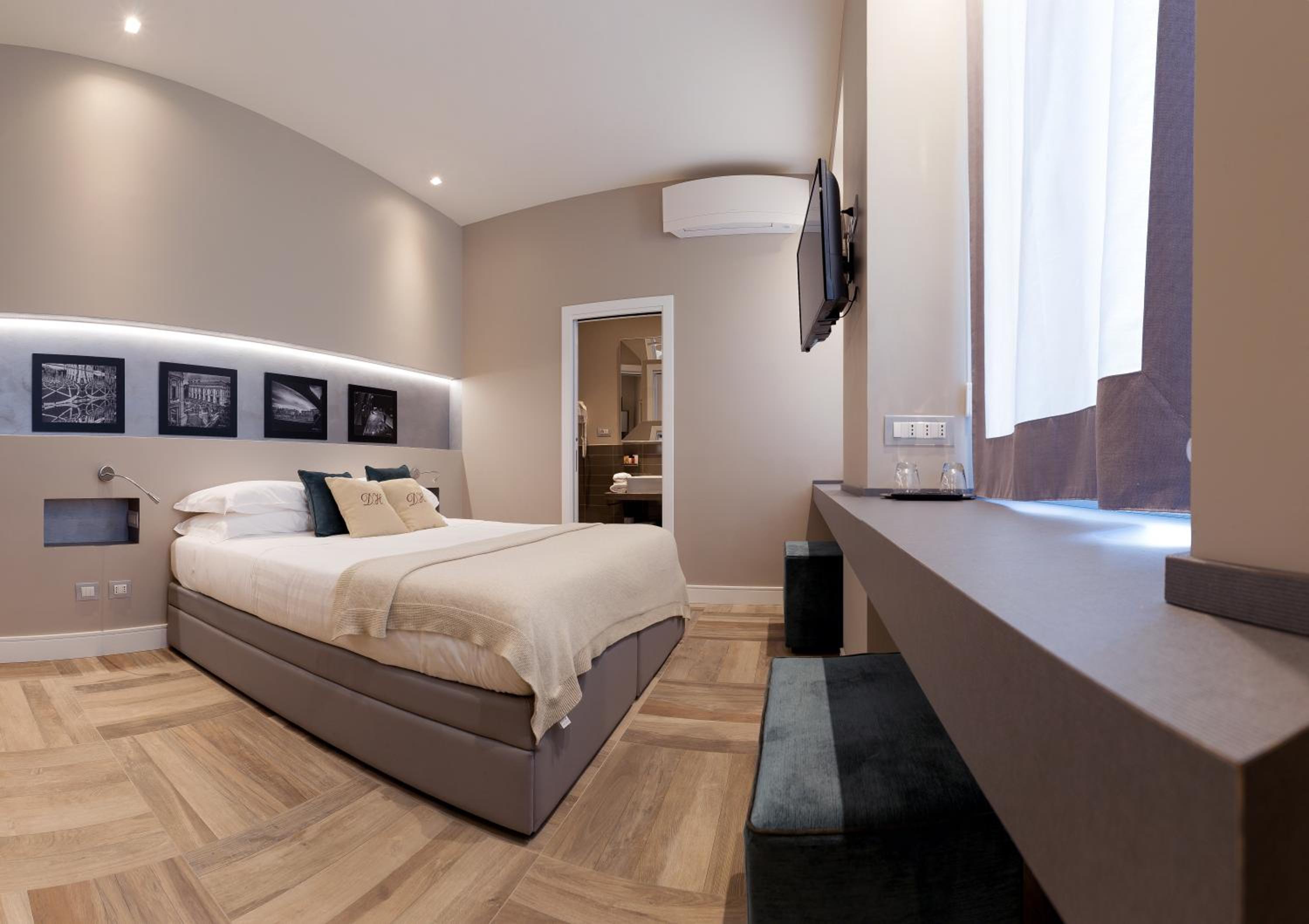 Superior King Room photo 1