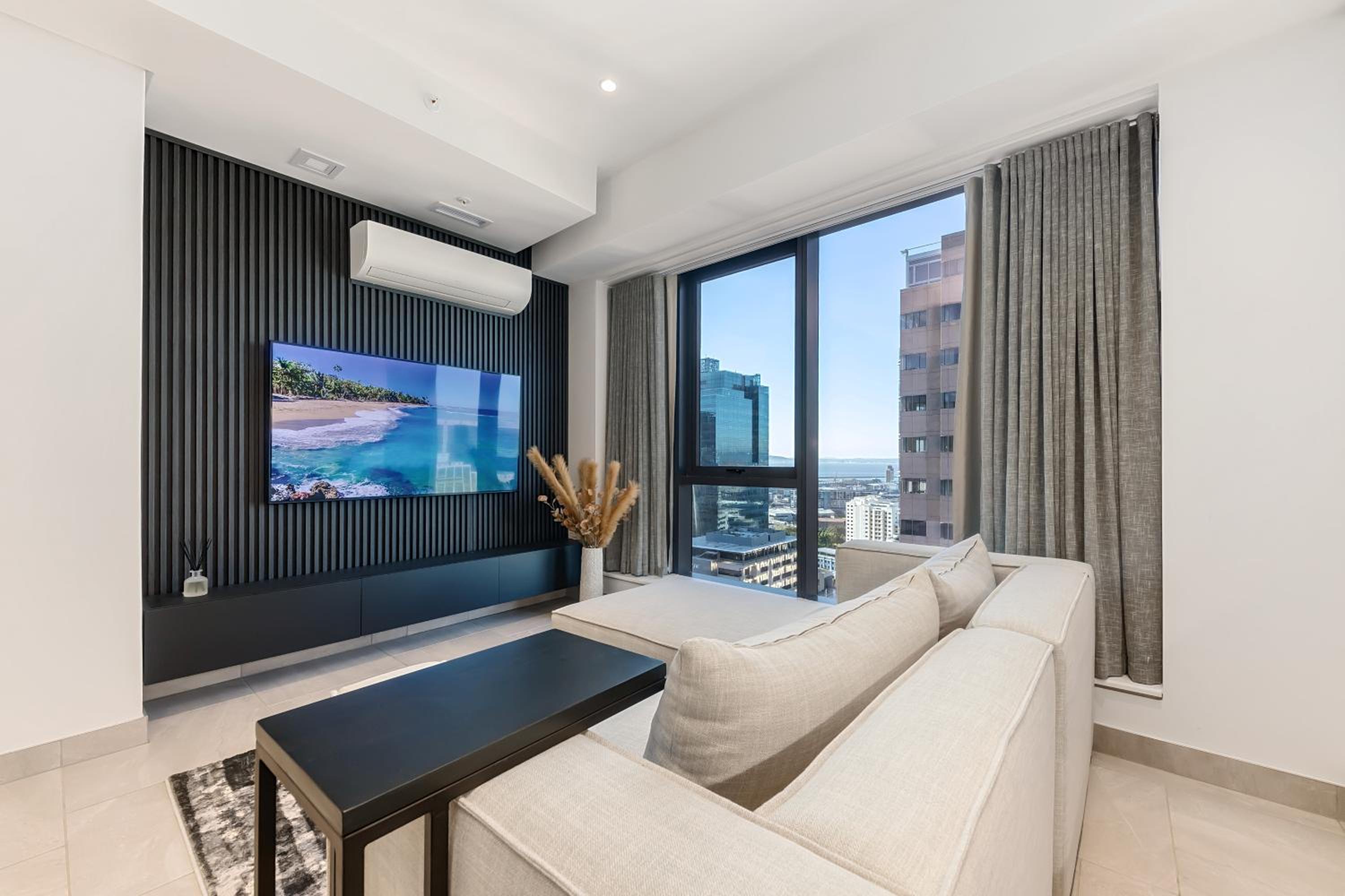 Deluxe One-Bedroom Apartment with Ocean View