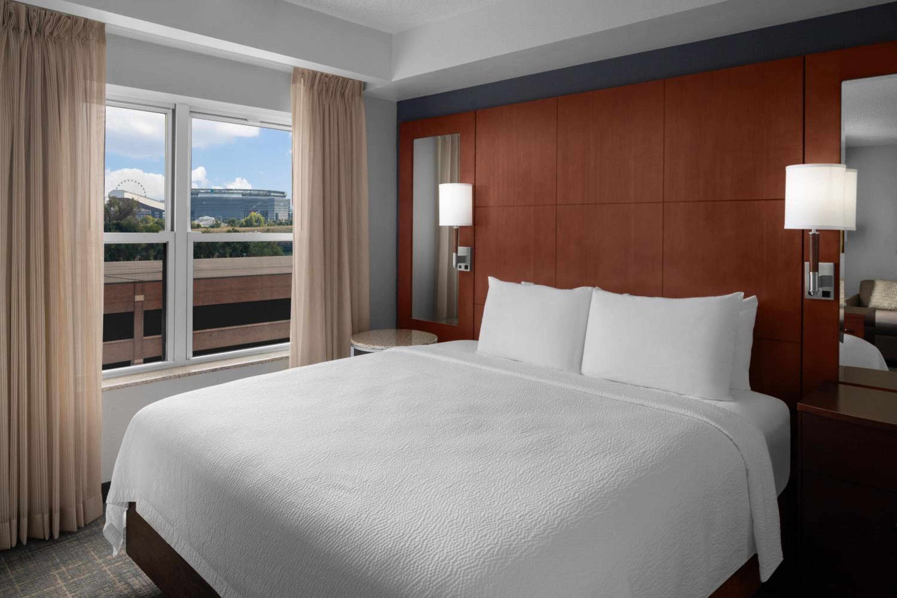 King Studio with Sofa Bed and Skyline View - High Floor - Photo 3