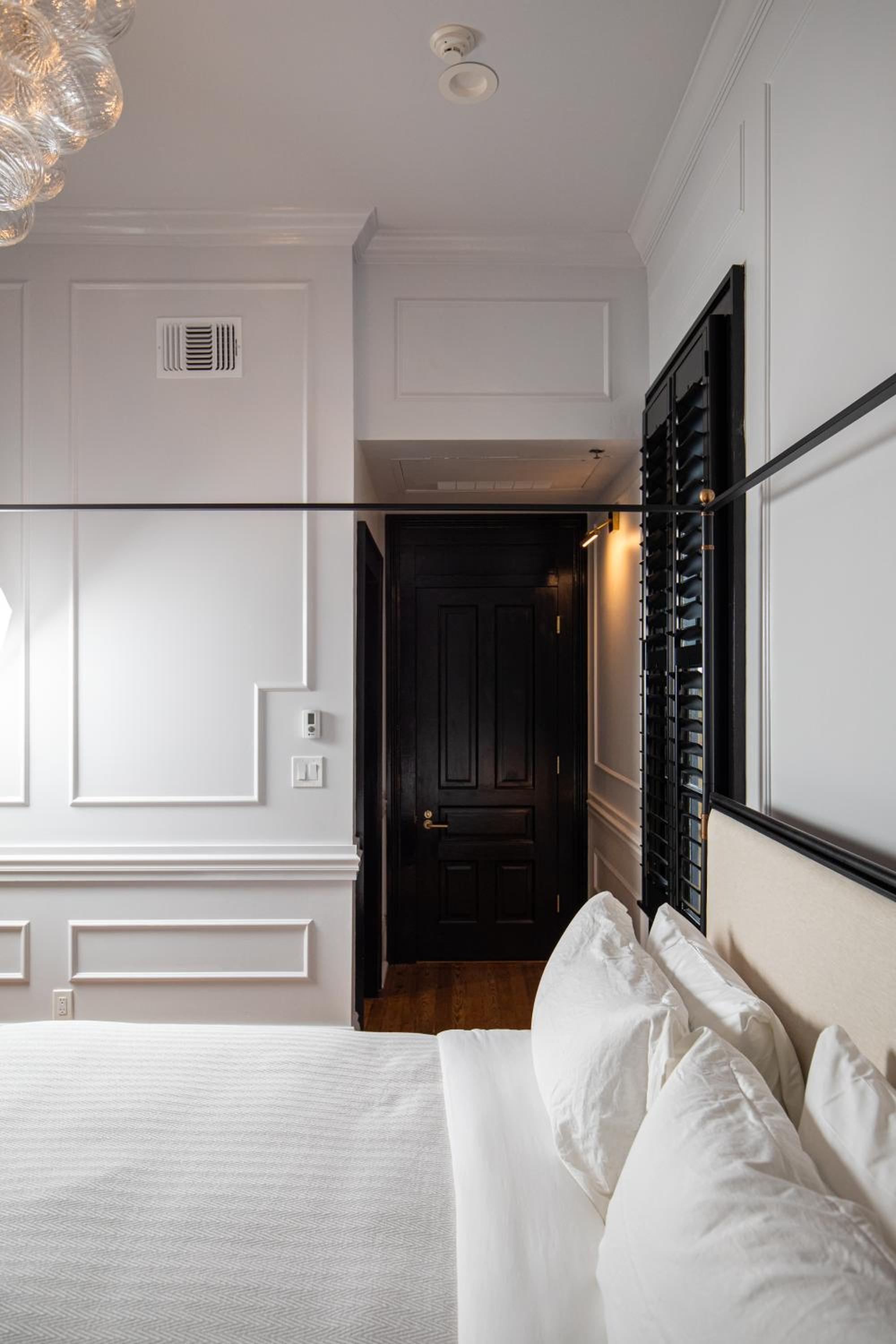 Standard King Room - Photo 7