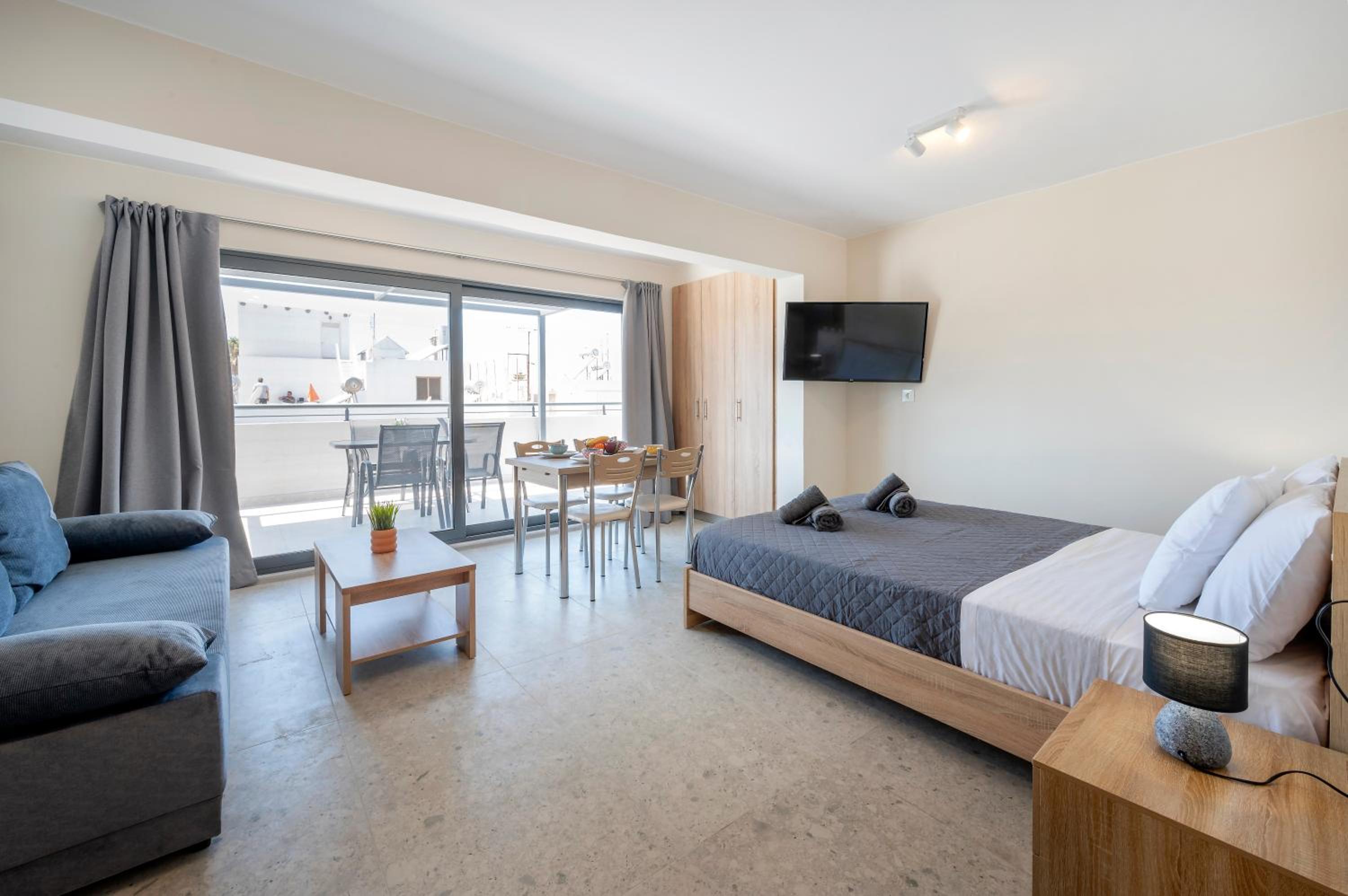 One-Bedroom Apartment