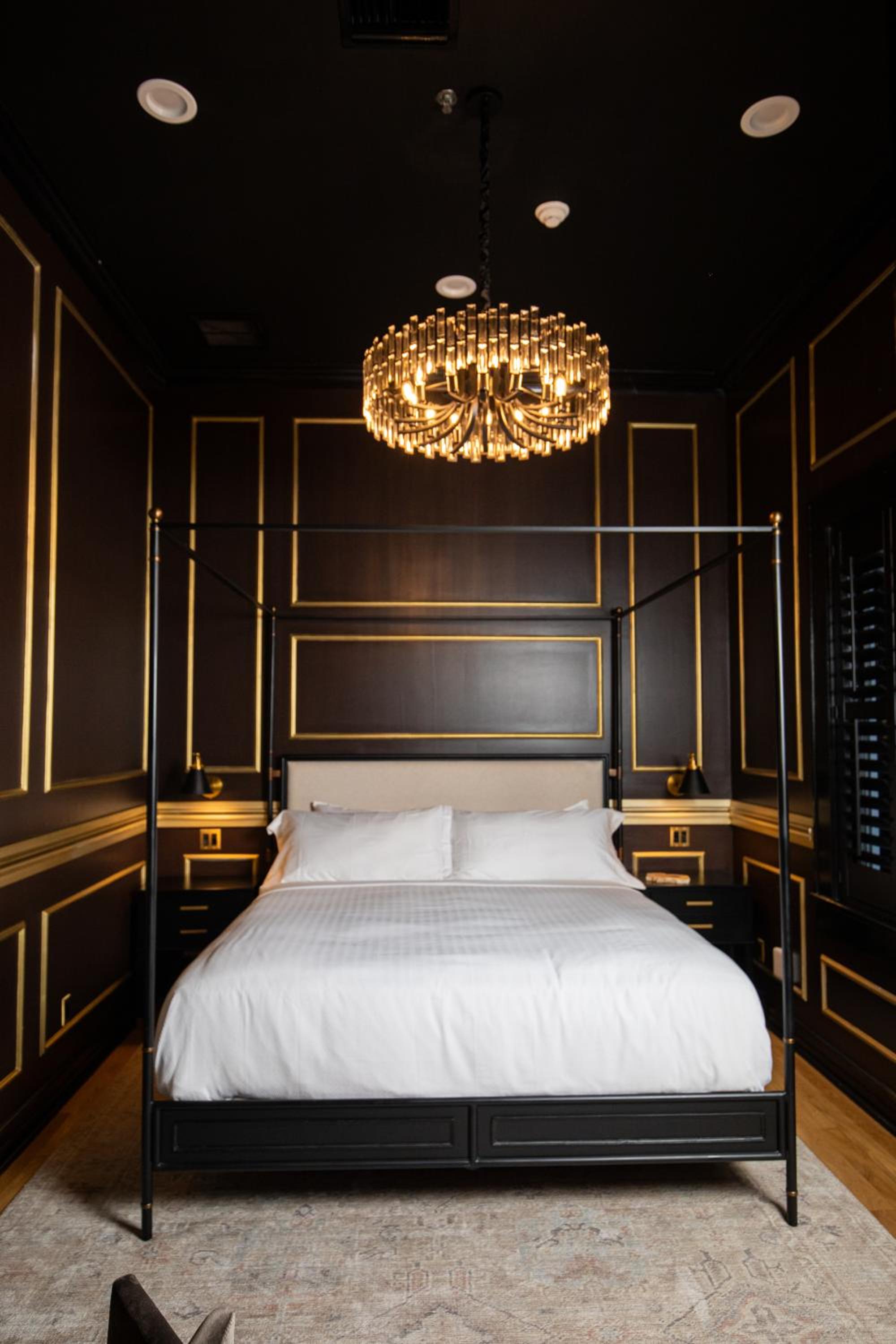 Standard King Room - Photo 11