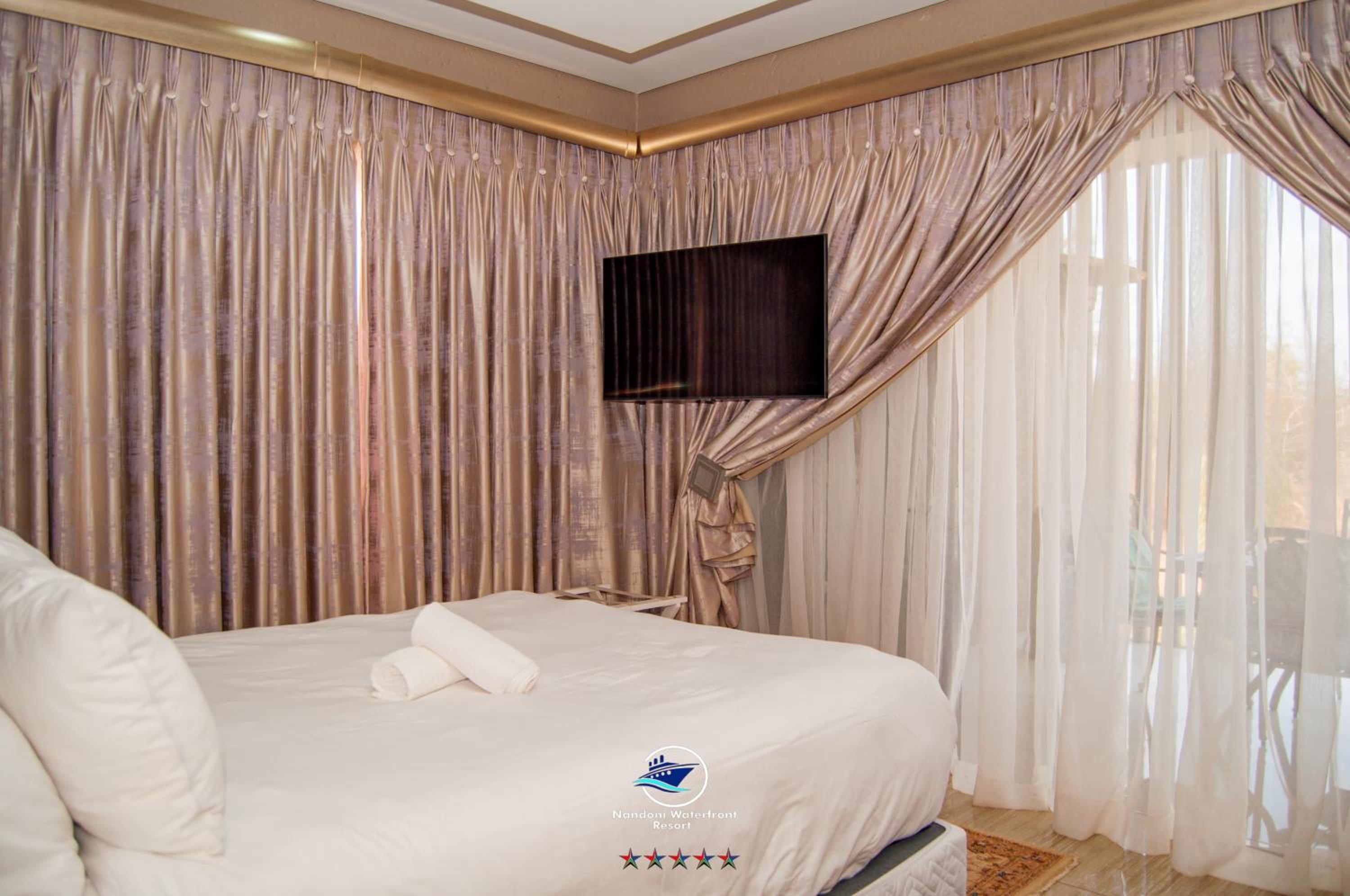 Three-Bedroom Villa - Photo 16