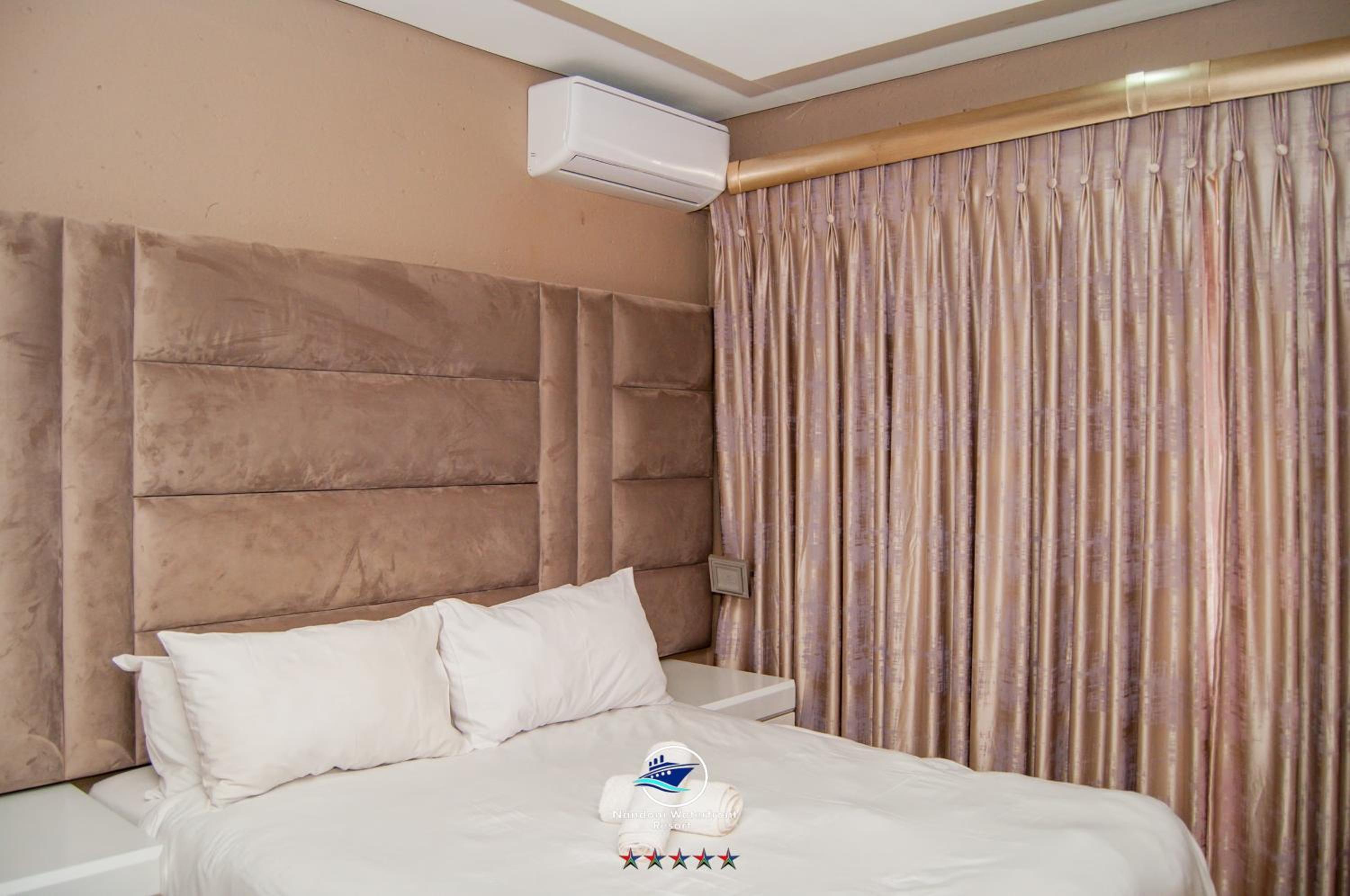 Three-Bedroom Villa - Photo 11
