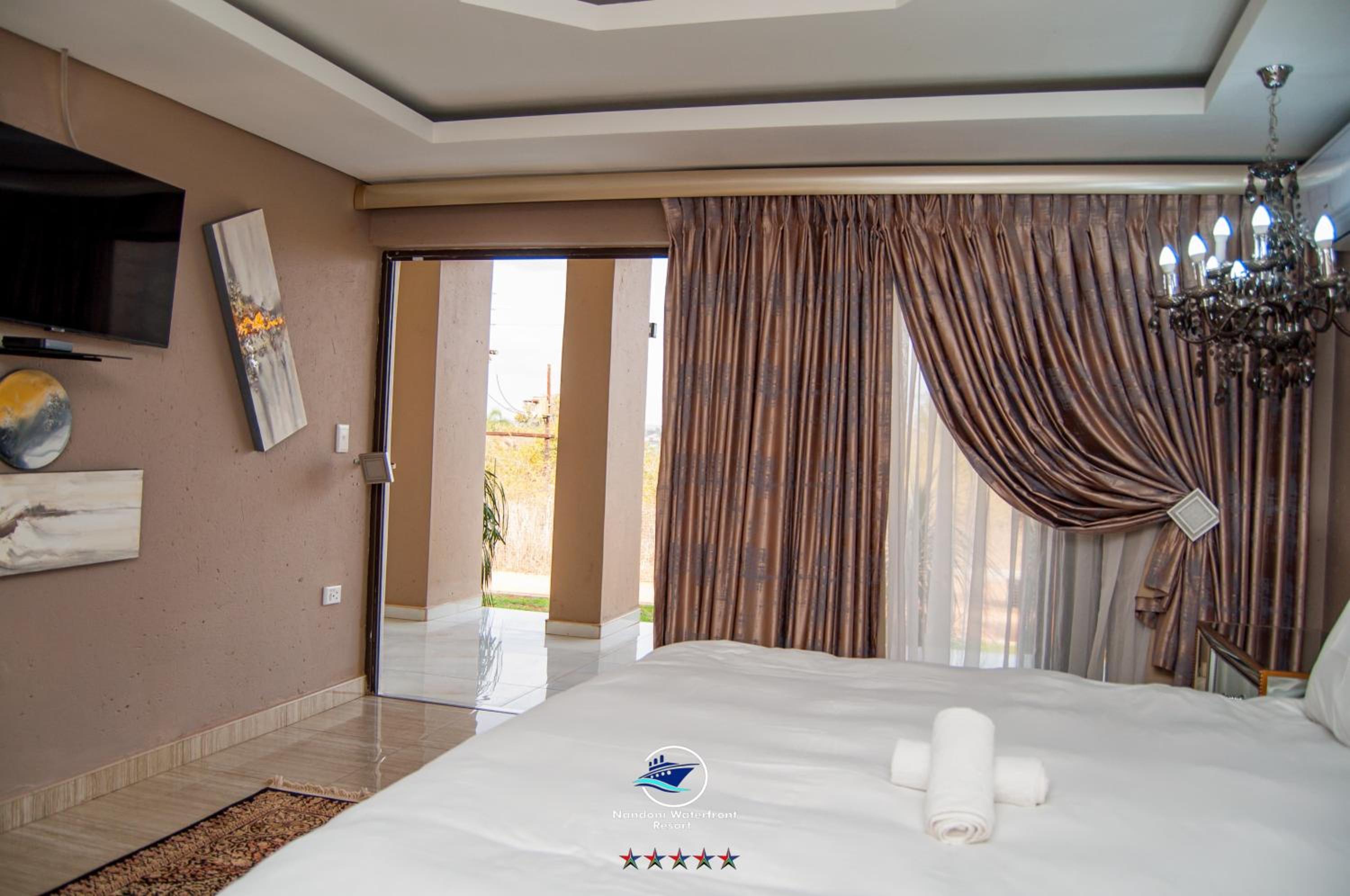 Three-Bedroom Villa - Photo 2