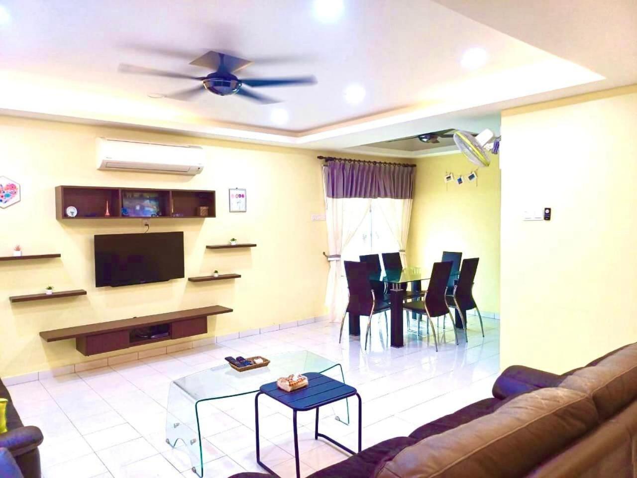 Four-Bedroom House photo 1
