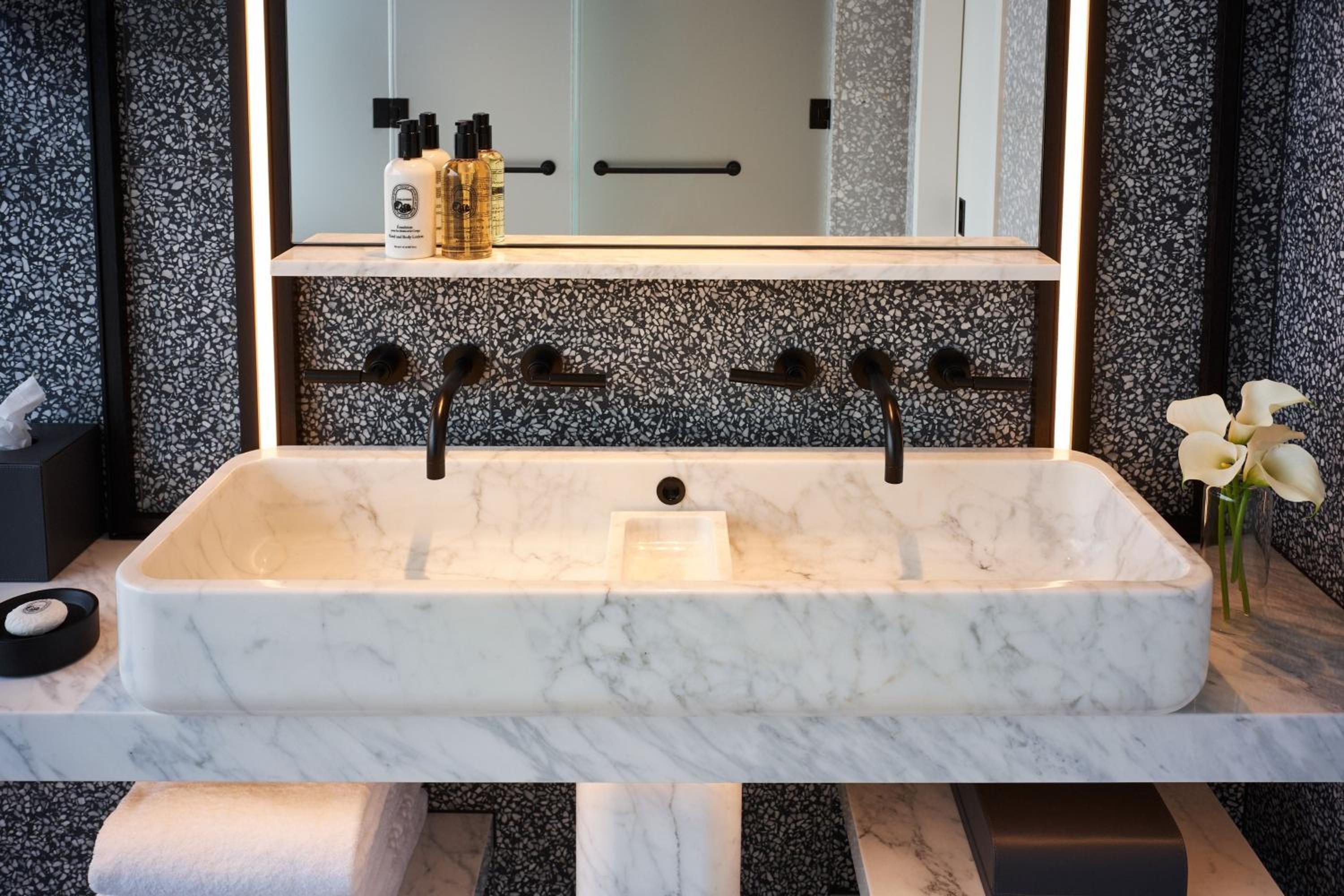 Madison One Bedroom King Suite - High Floor