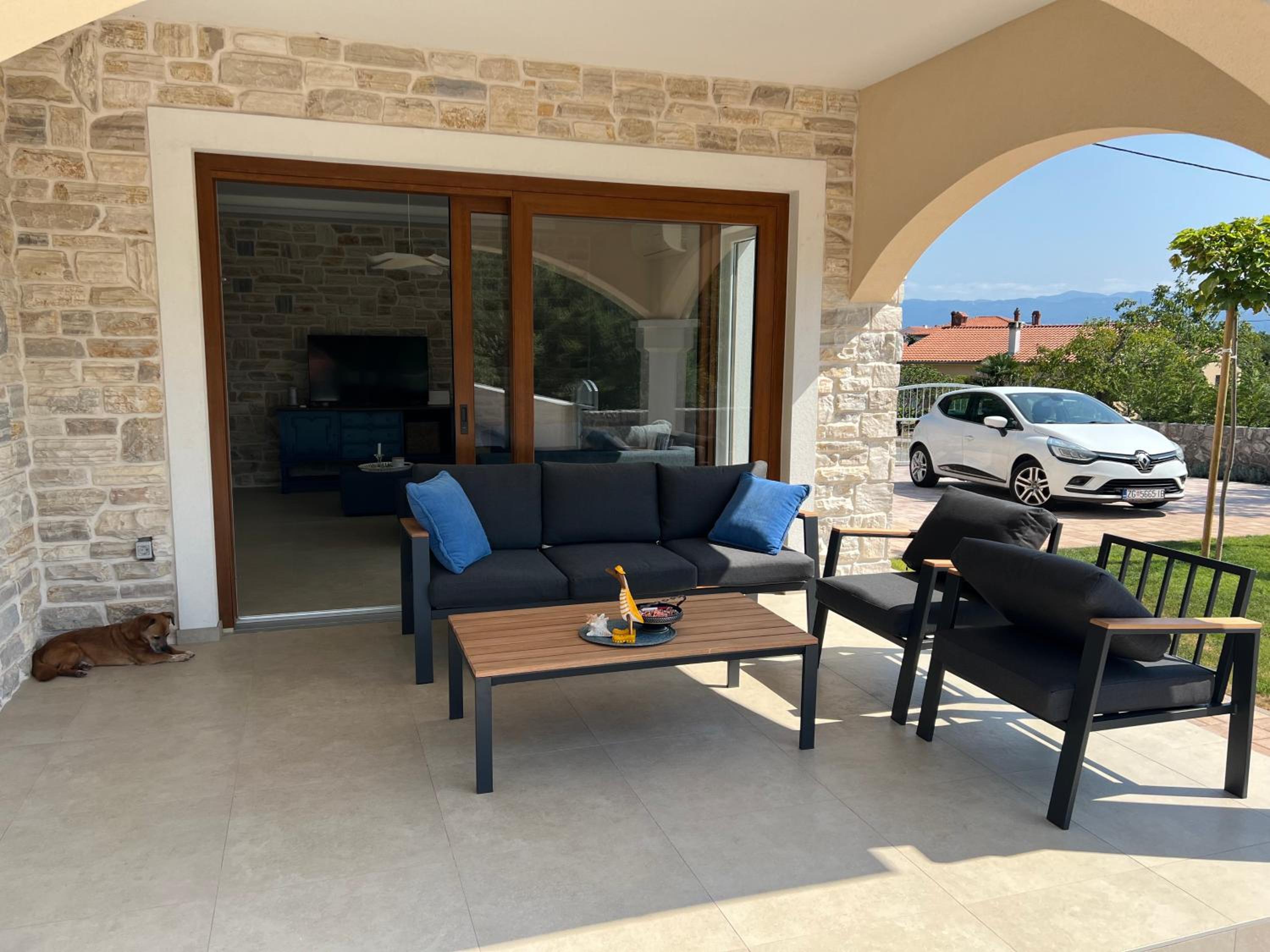 Villa photo 2