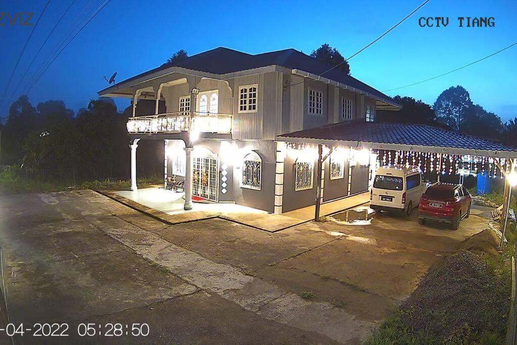 Five-Bedroom House photo 2
