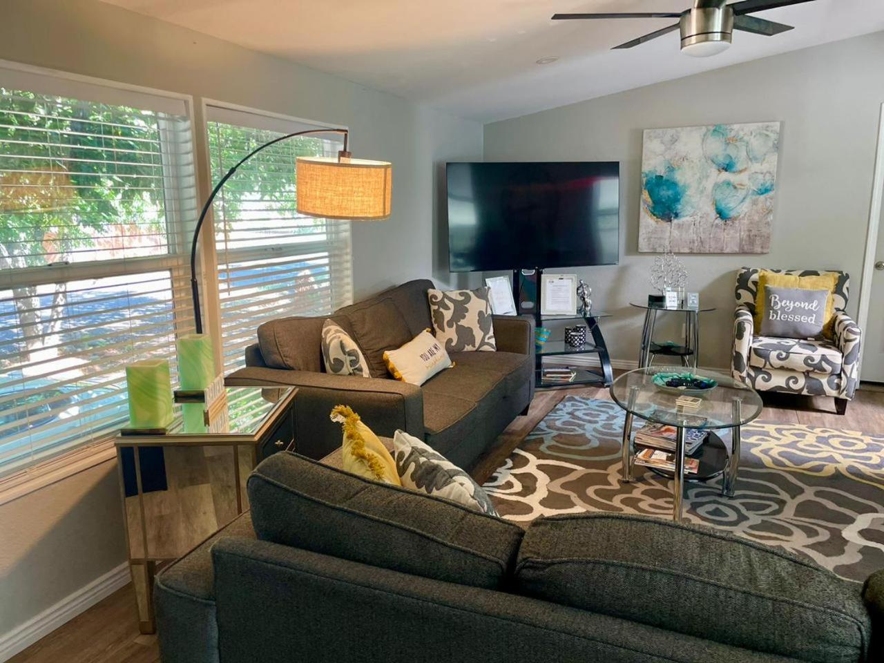 Three-Bedroom House - Photo 23
