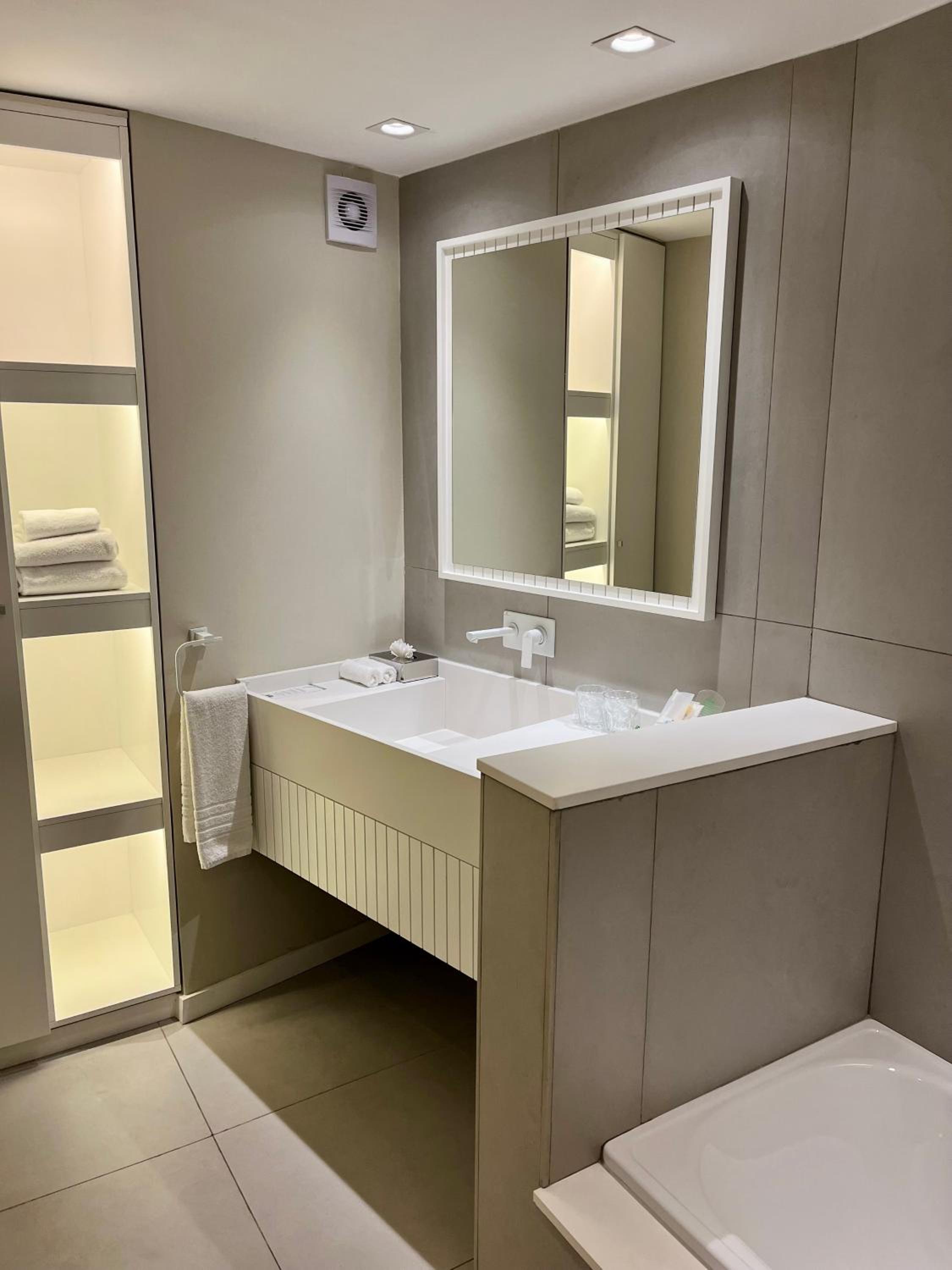 One-Bedroom King Suite