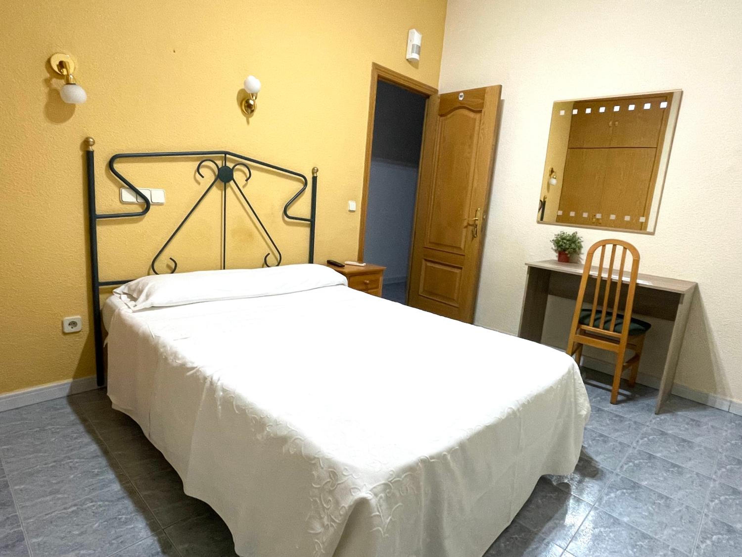 Double Room with Private Bathroom photo 3