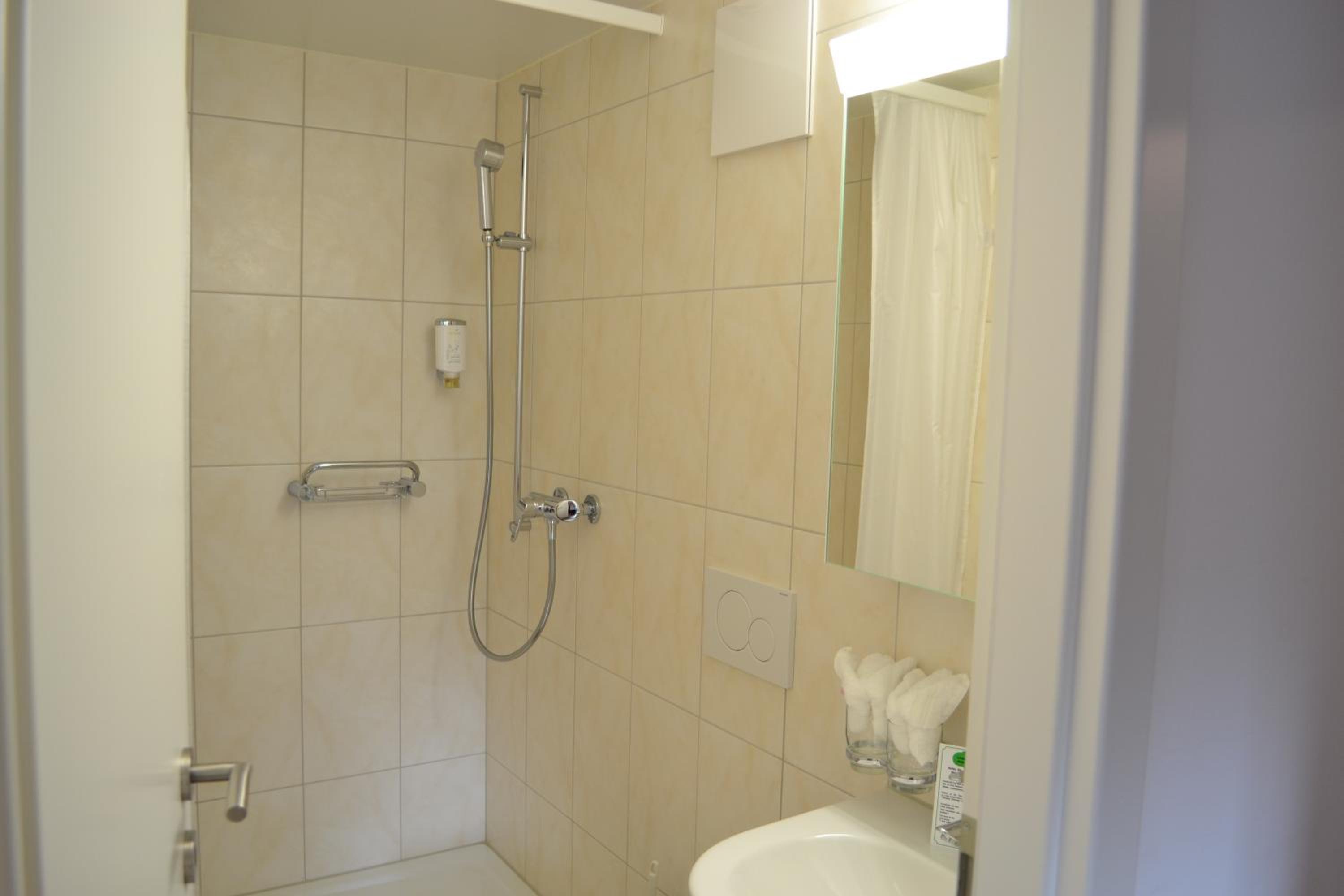 Economy Double Room - Photo 4