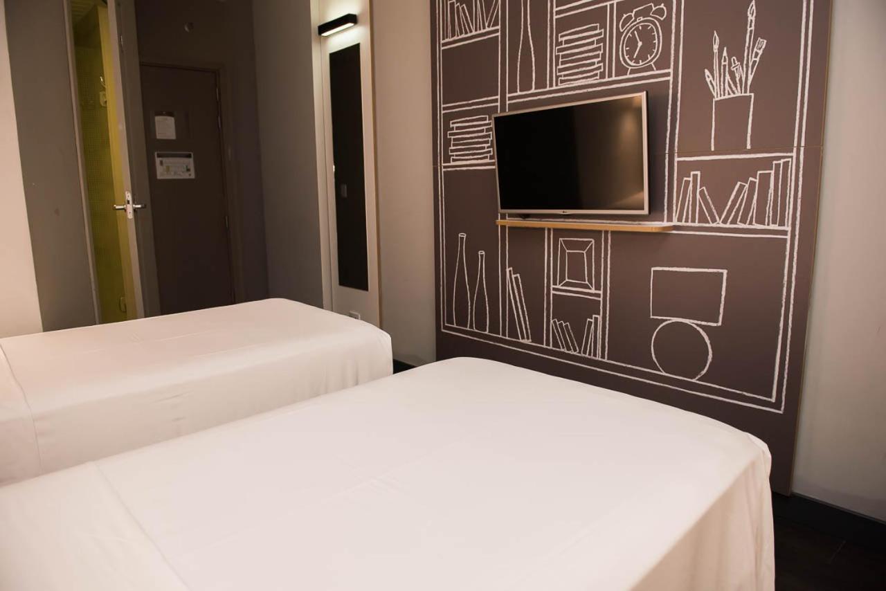 Standard Twin Room photo 3