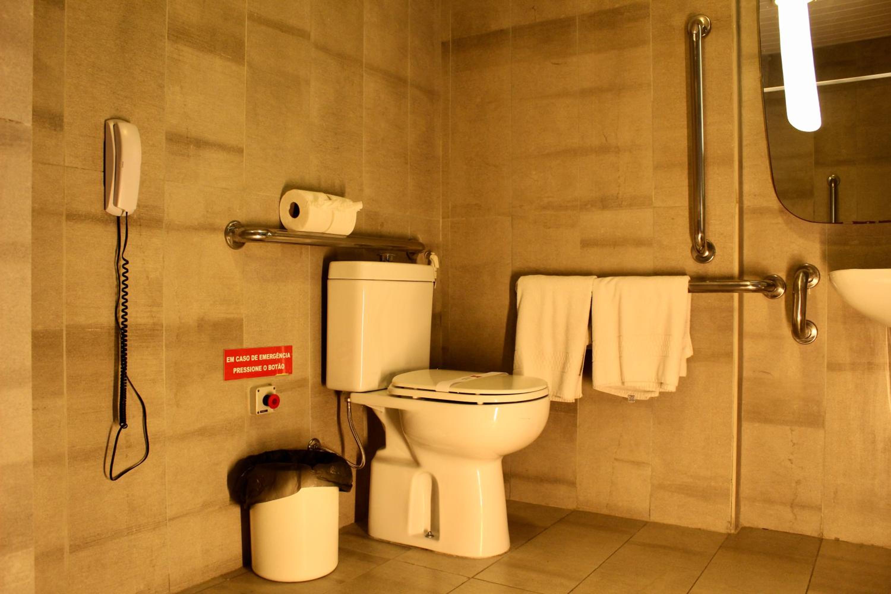 Standard Double Room - Disability Access photo 3