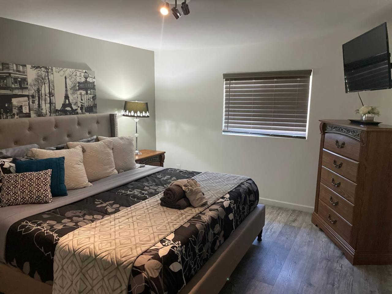 Four-Bedroom House - Photo 48
