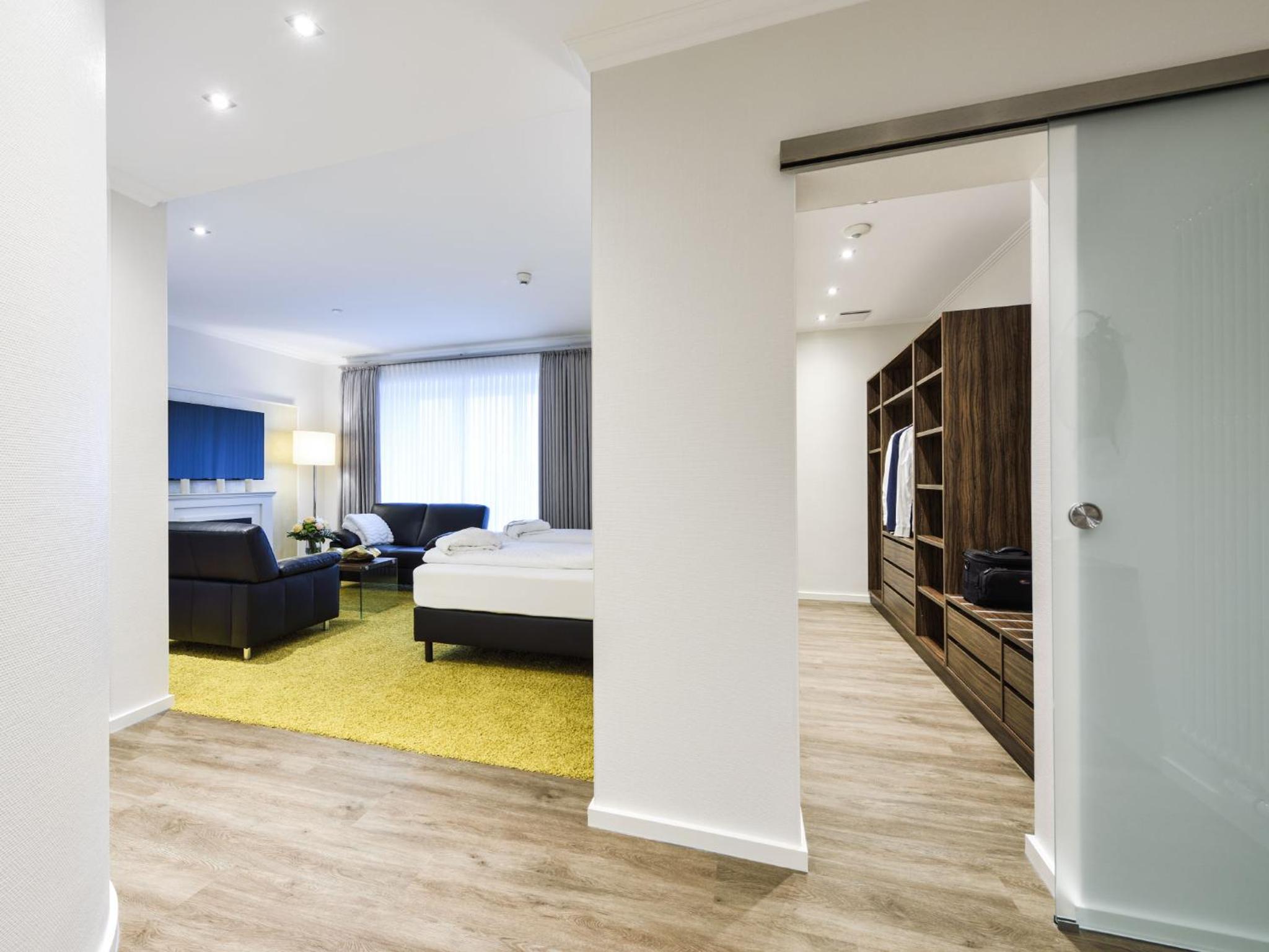 Suite - Photo 2