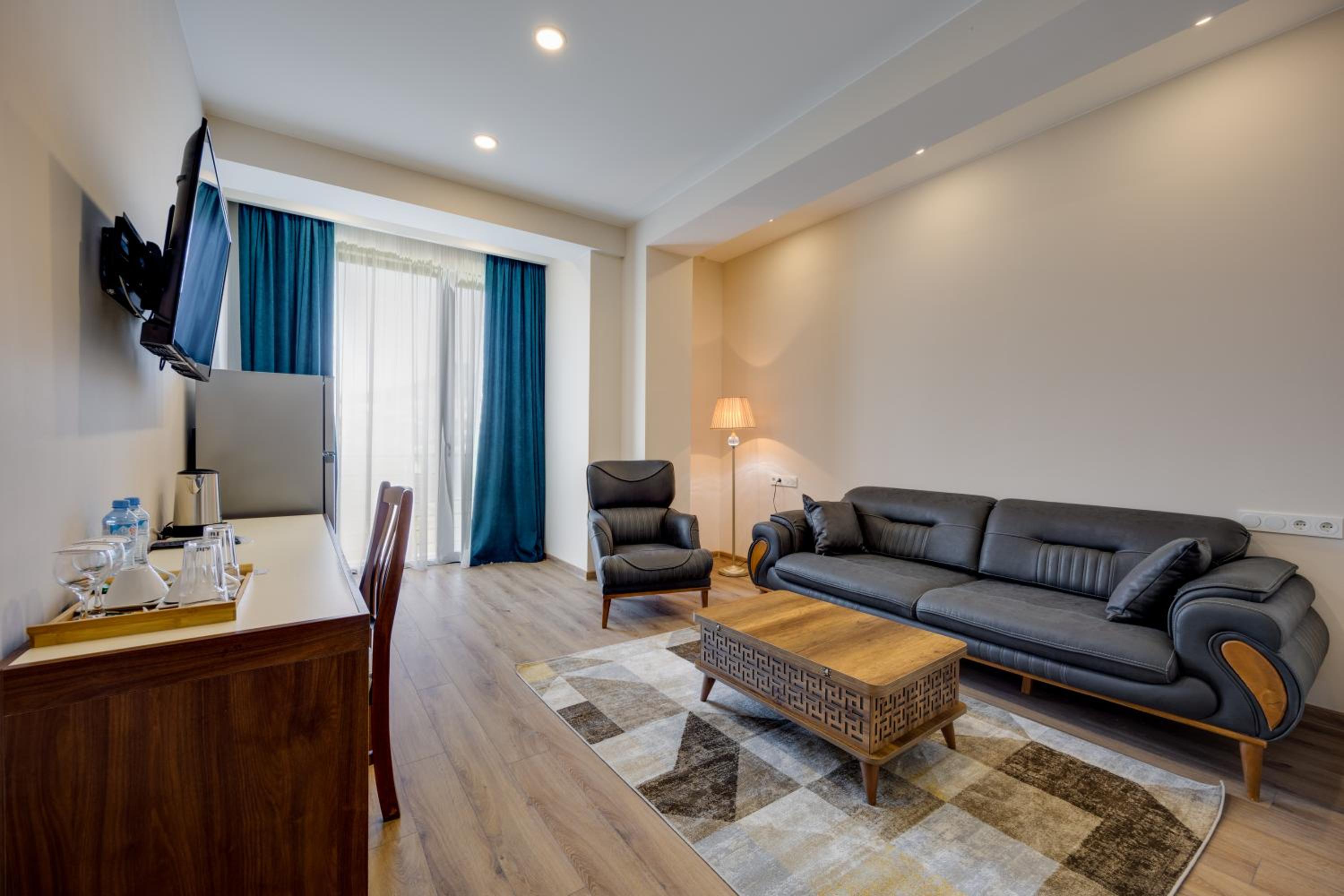 Suite with Balcony - Photo 15