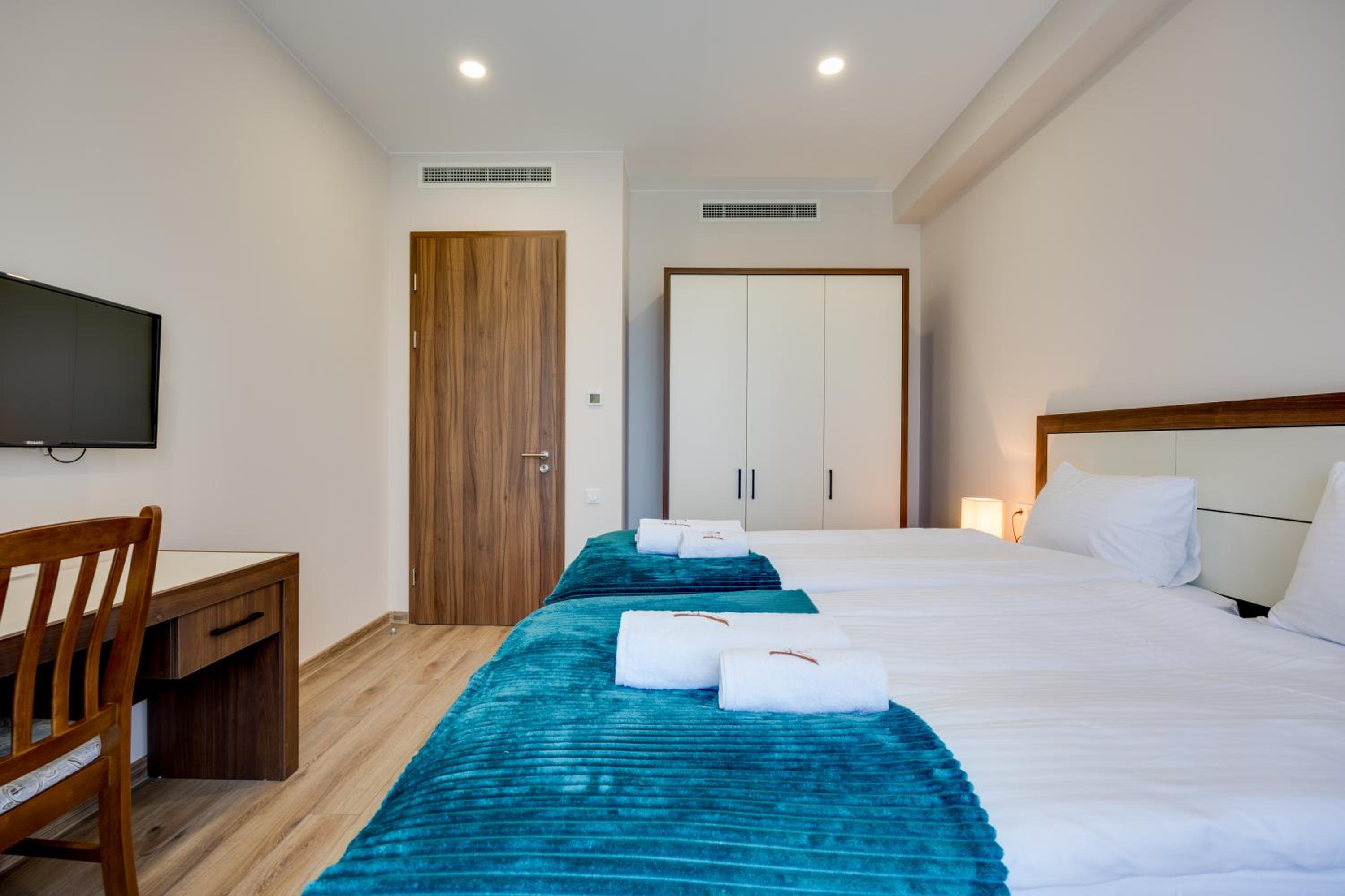Suite with Balcony - Photo 5