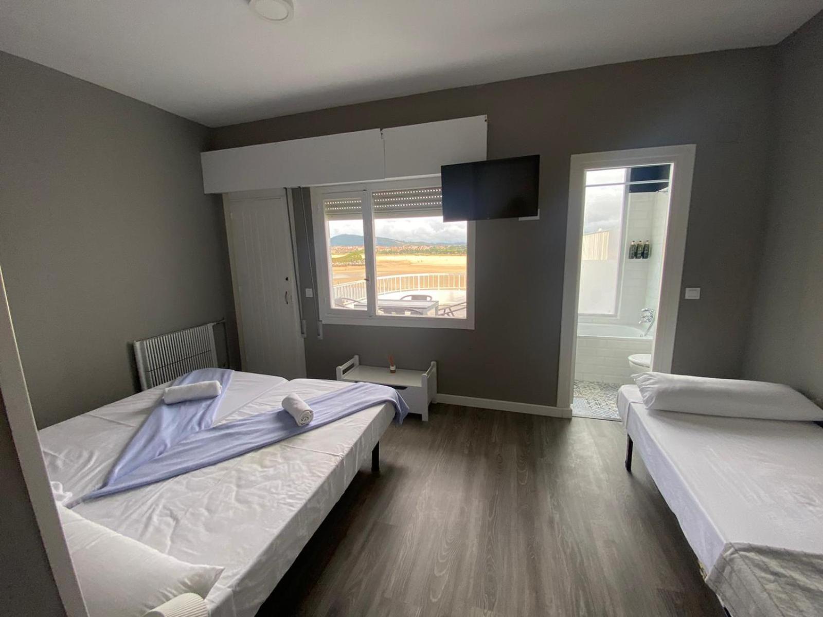 Standard Twin Room With Sea View photo 2