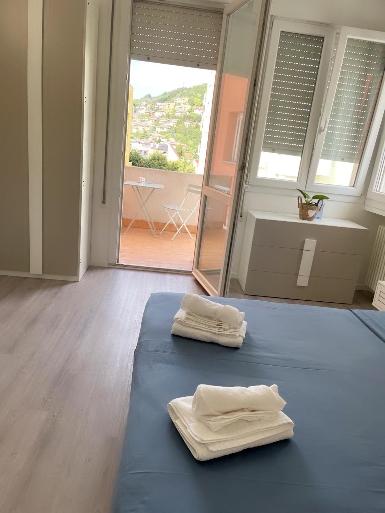 One-Bedroom Apartment with View photo 2