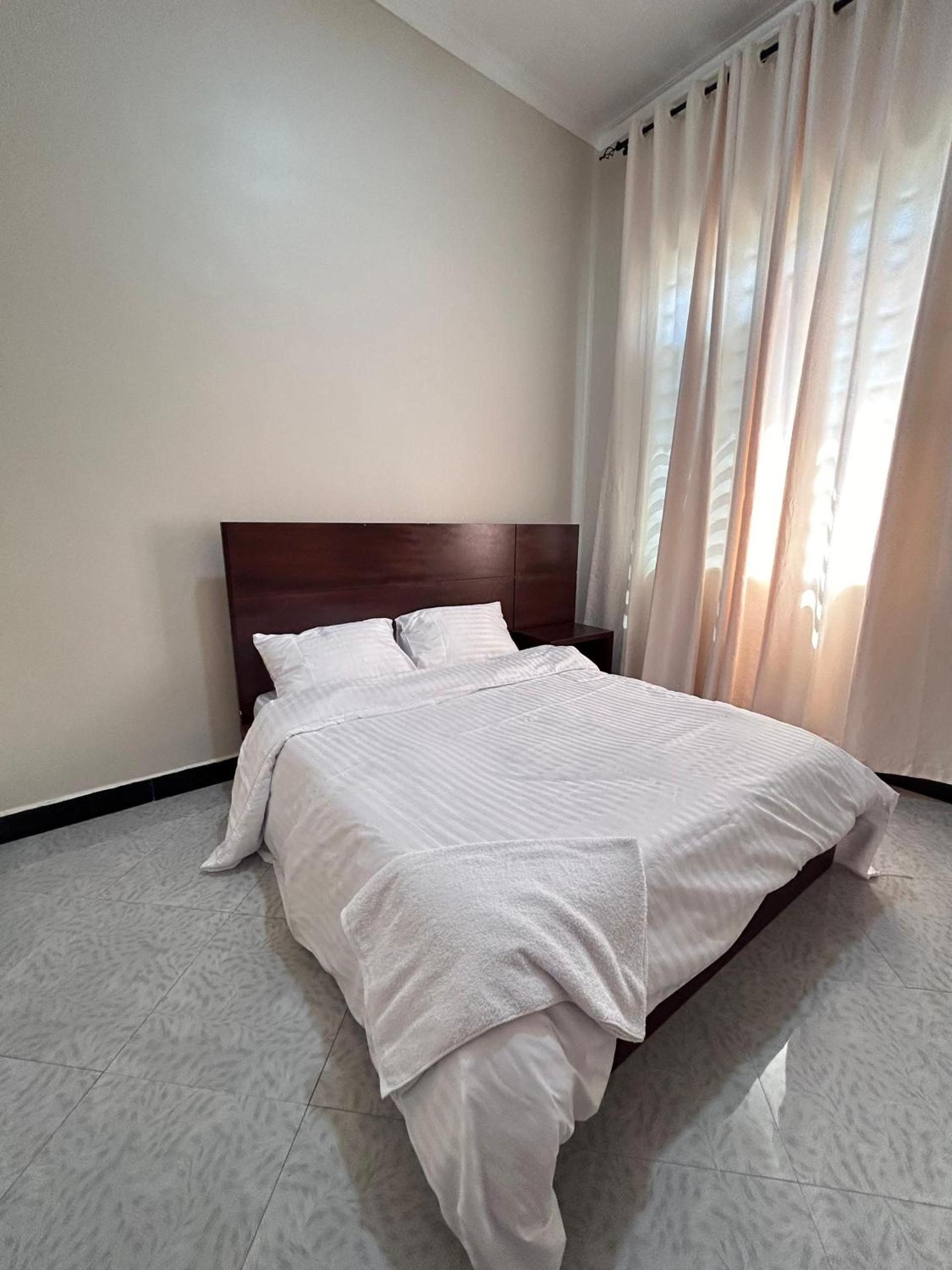Deluxe Two-Bedroom Apartment With Garden View photo 3