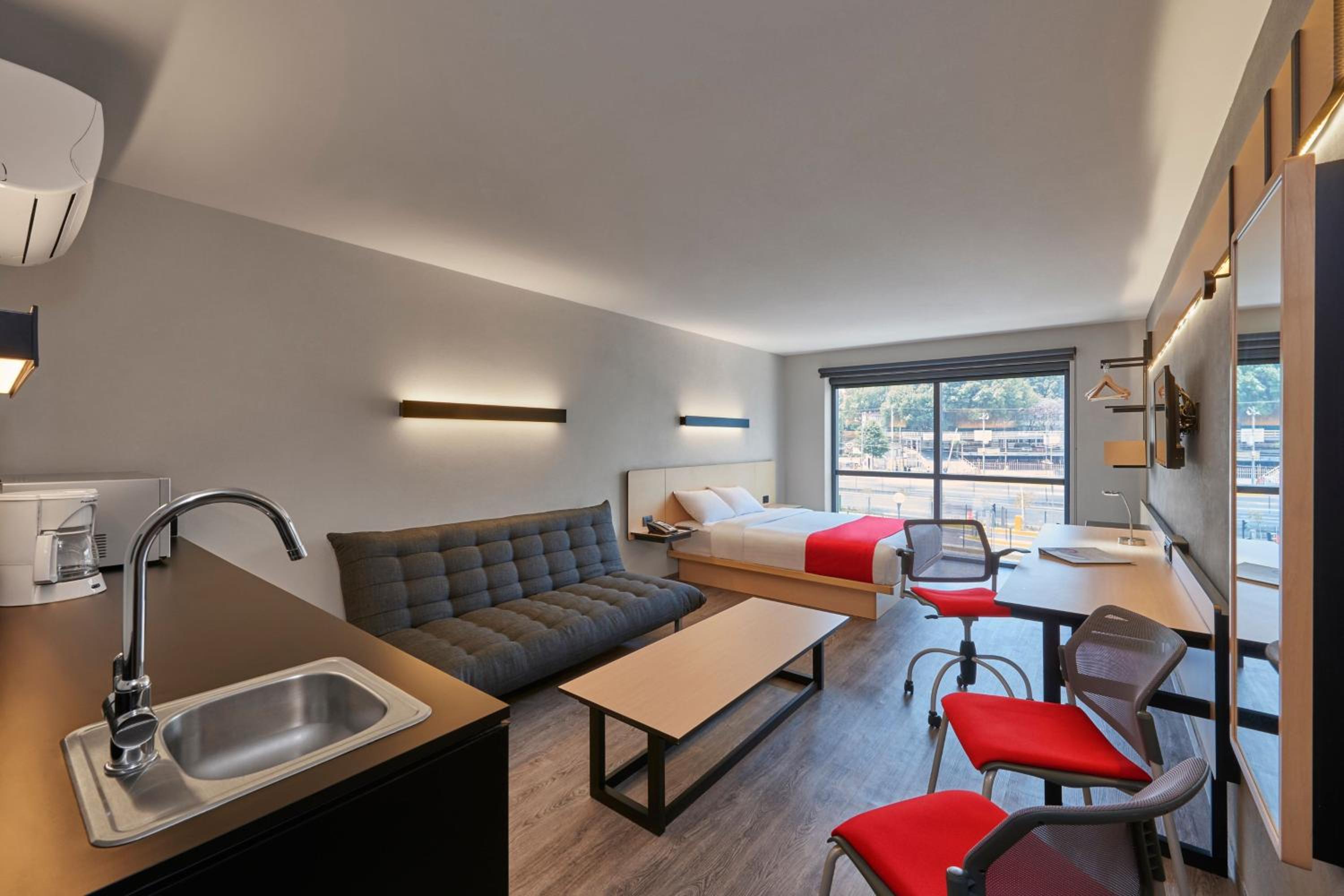 Superior Queen Room with Sofa Bed photo 3