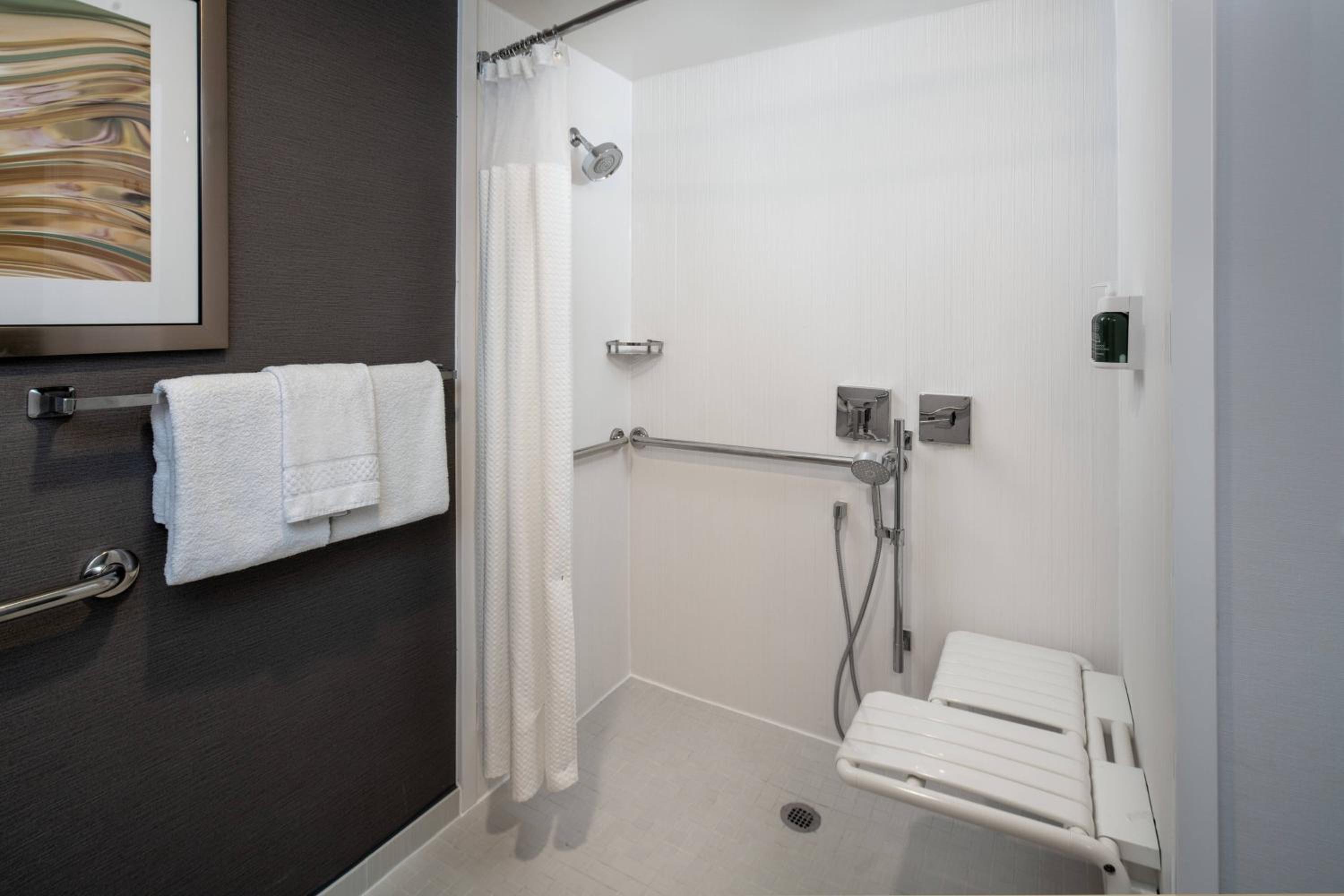 King Room with Sofa Bed and Adapted Tub - Mobility and Hearing Accessible - Photo 6