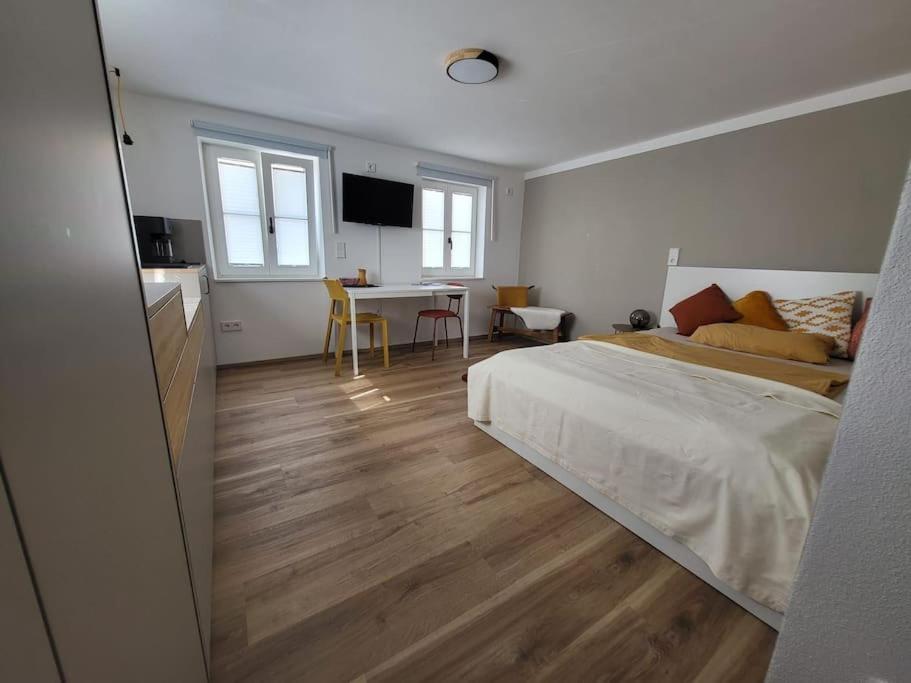 One-Bedroom Apartment photo 2