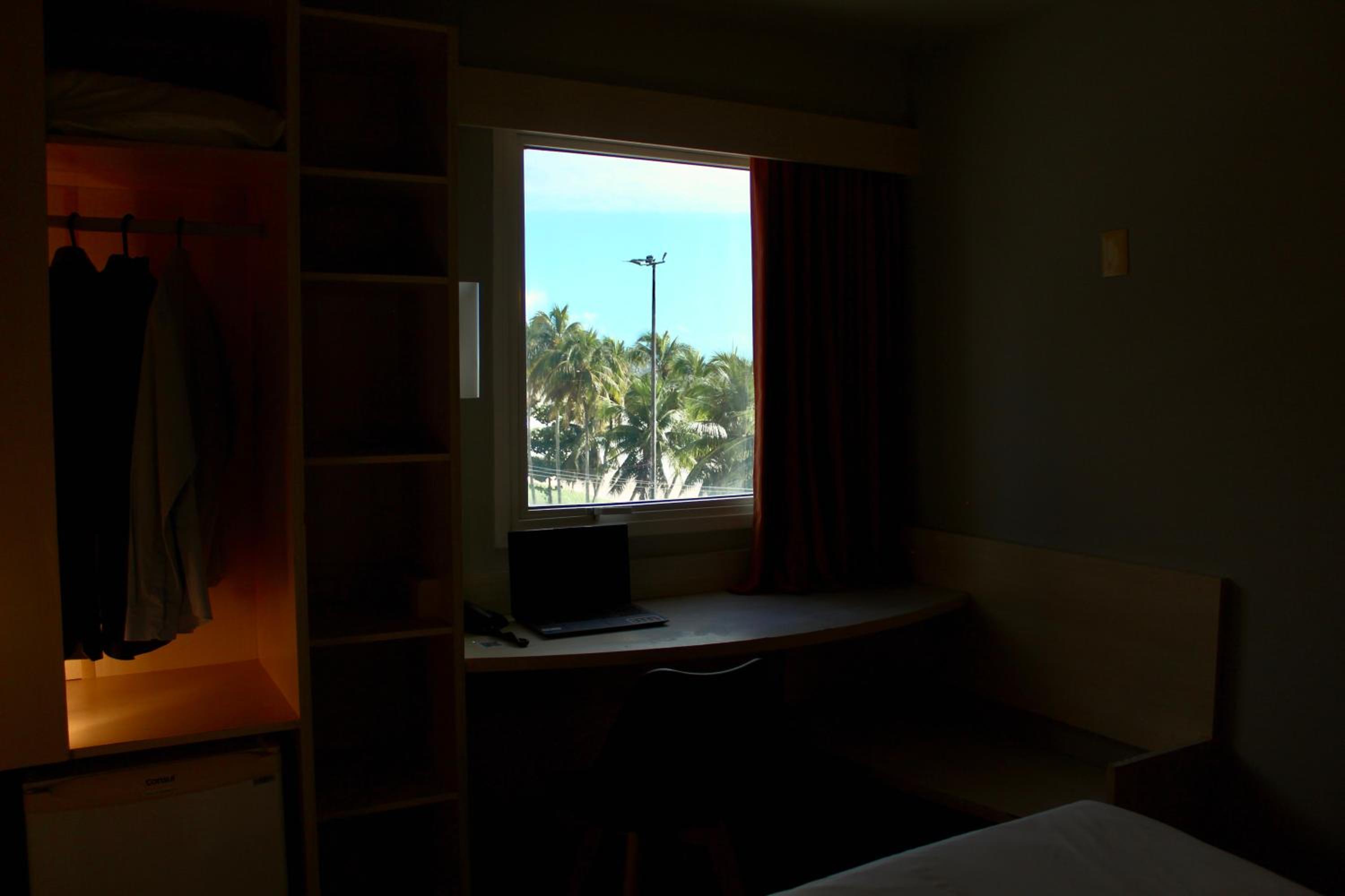 Superior Room with One Queen Bed and Two Single Beds photo 1