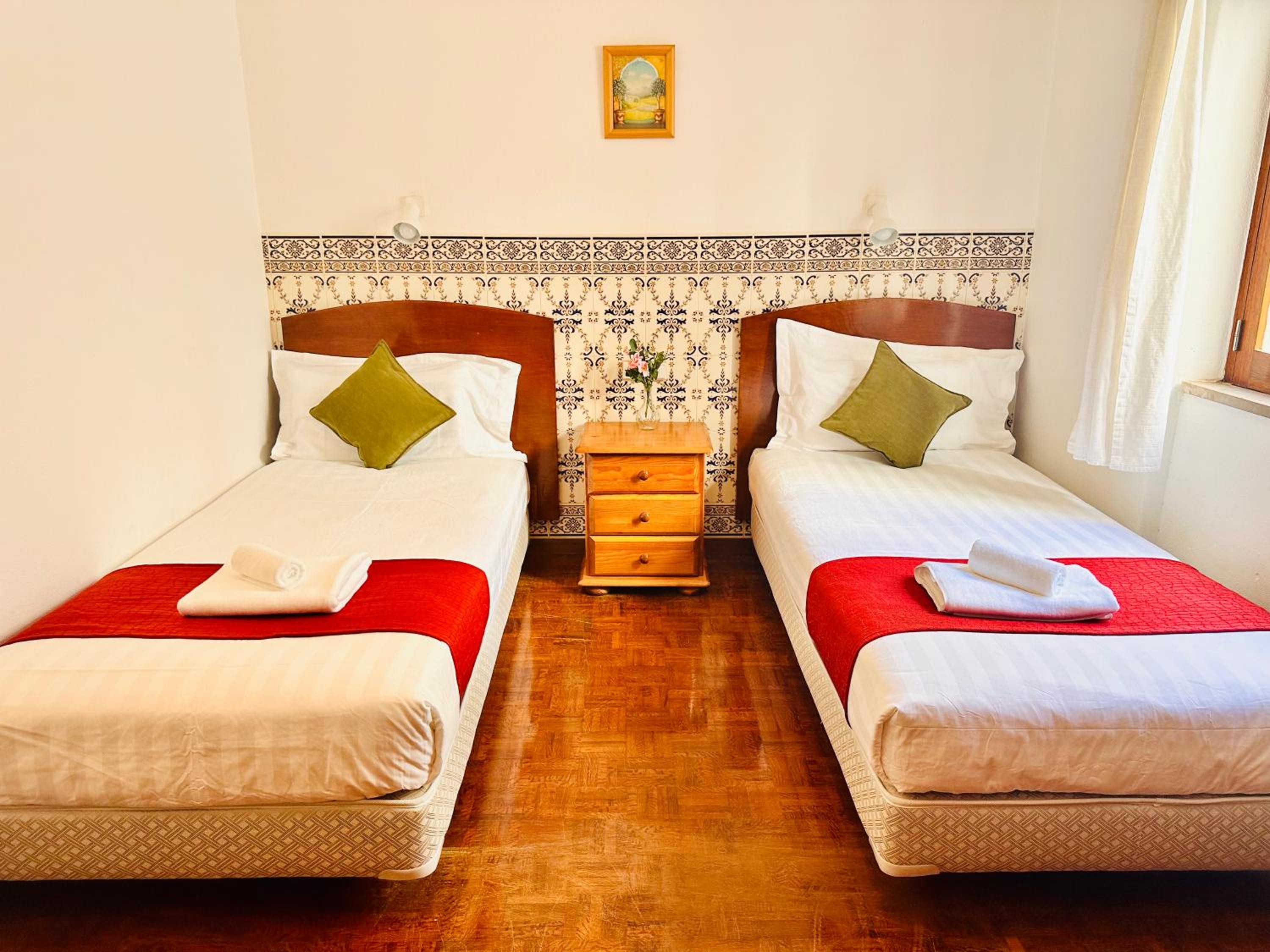 Double Room with Private Bathroom - Photo 8