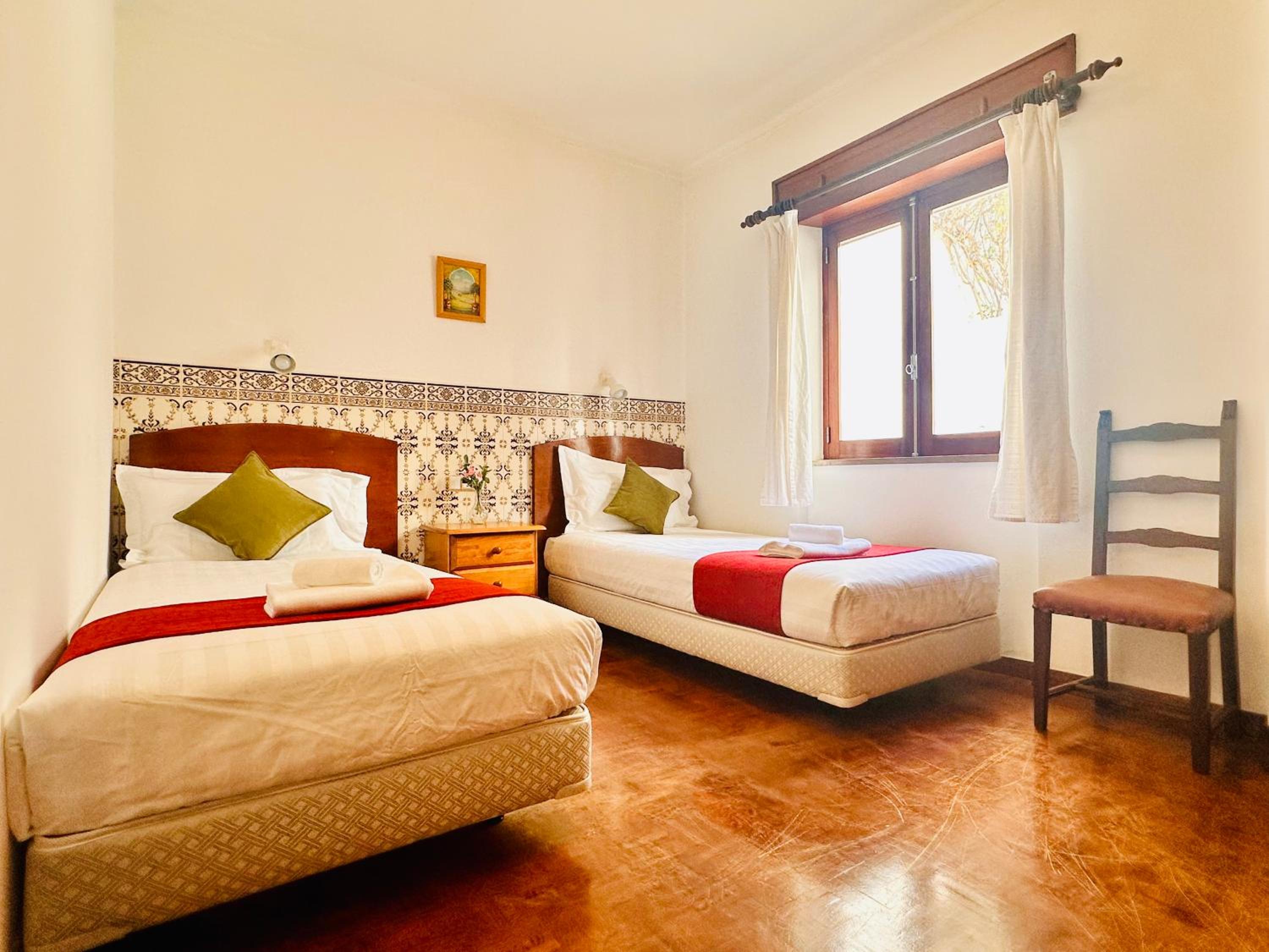 Double Room with Private Bathroom - Photo 5