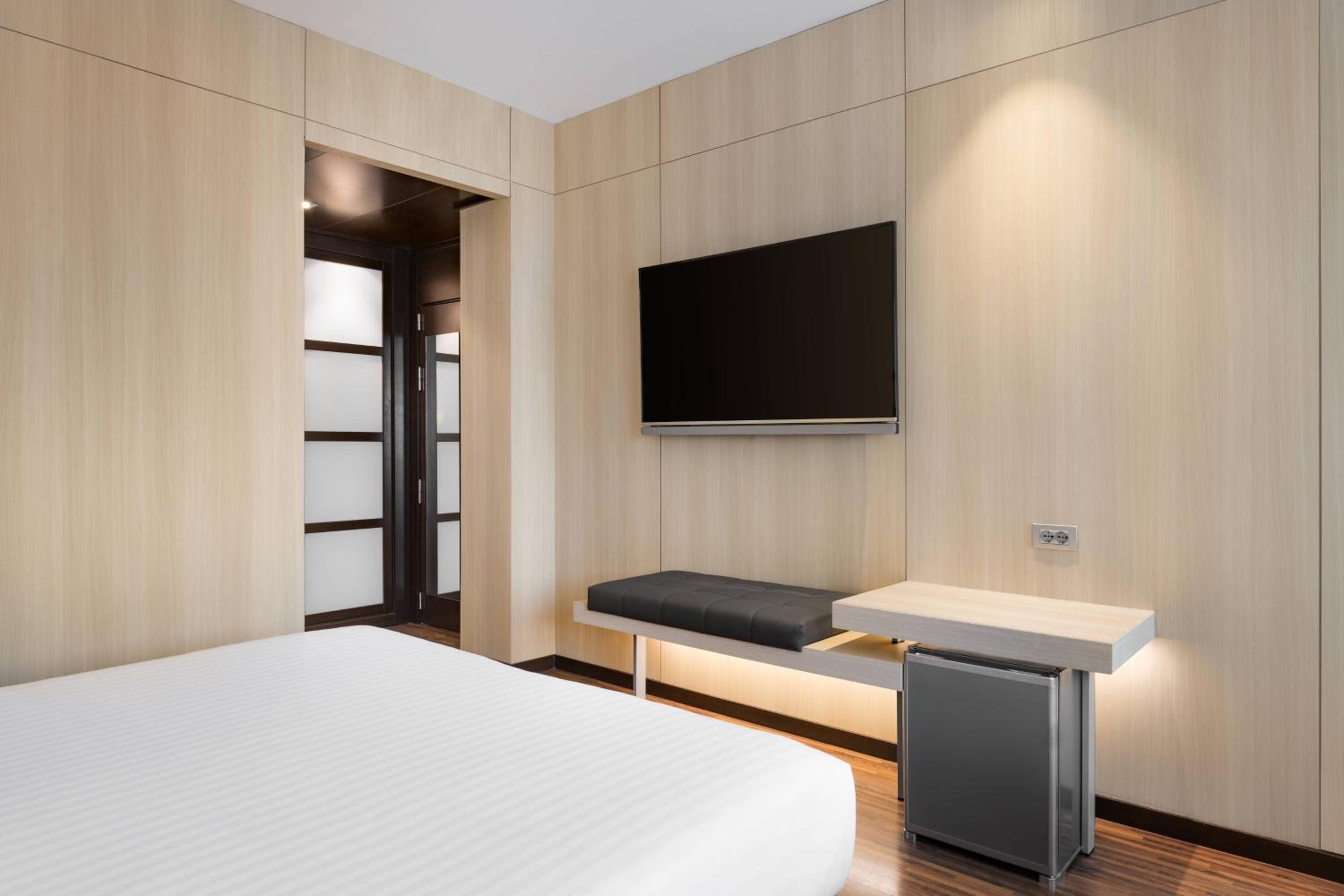 Standard Queen Room