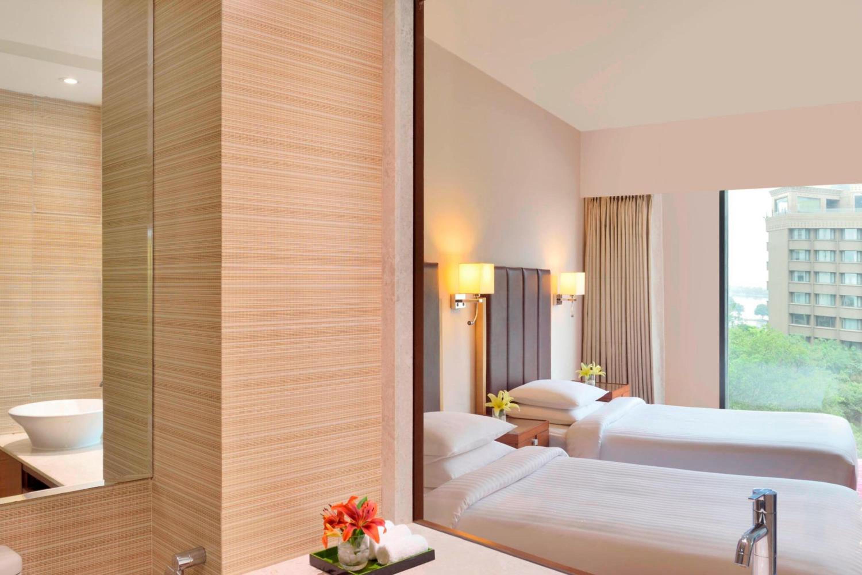 Executive Deluxe King Room photo 3