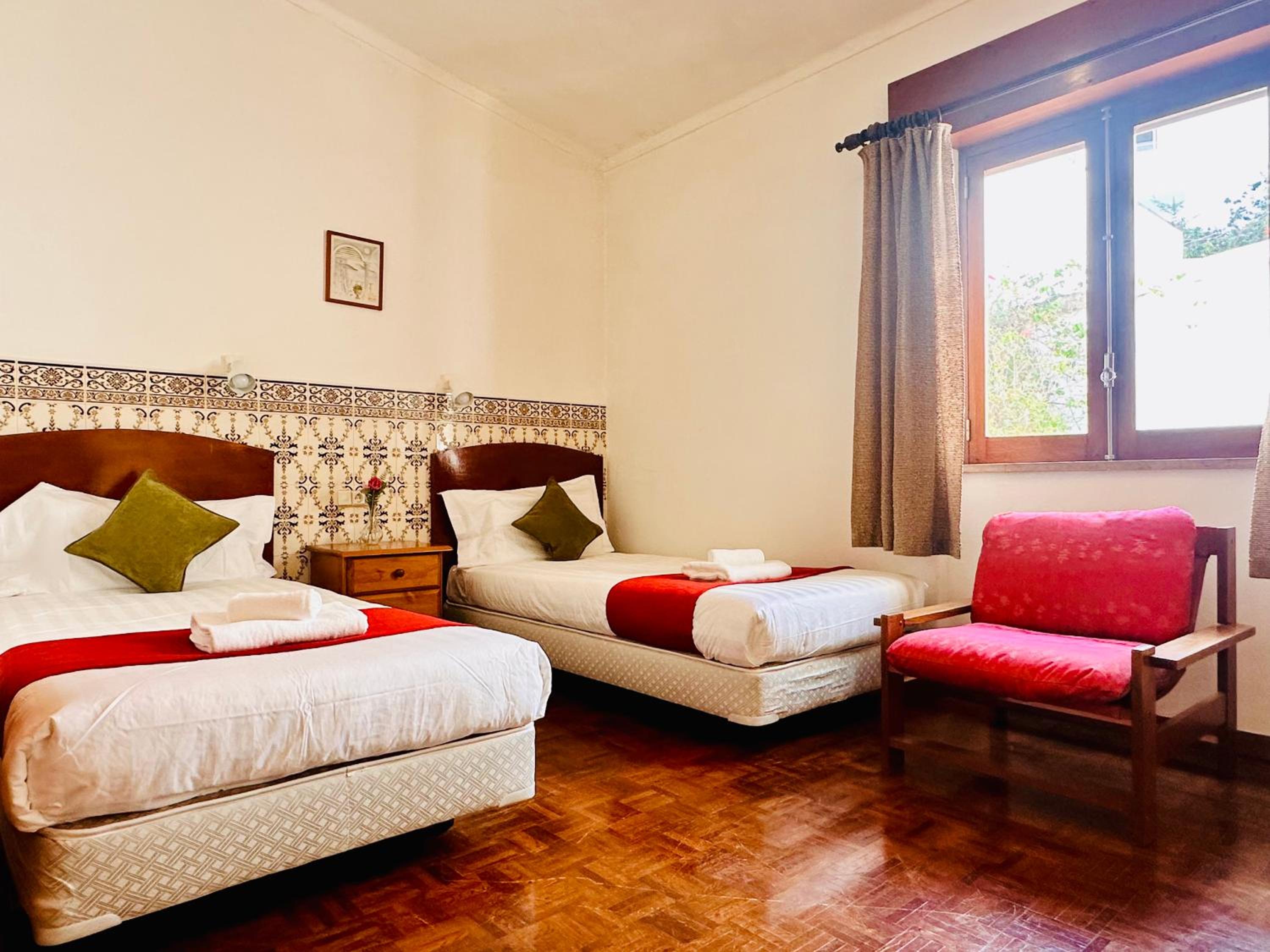 Deluxe Double Room with Bath - Photo 4