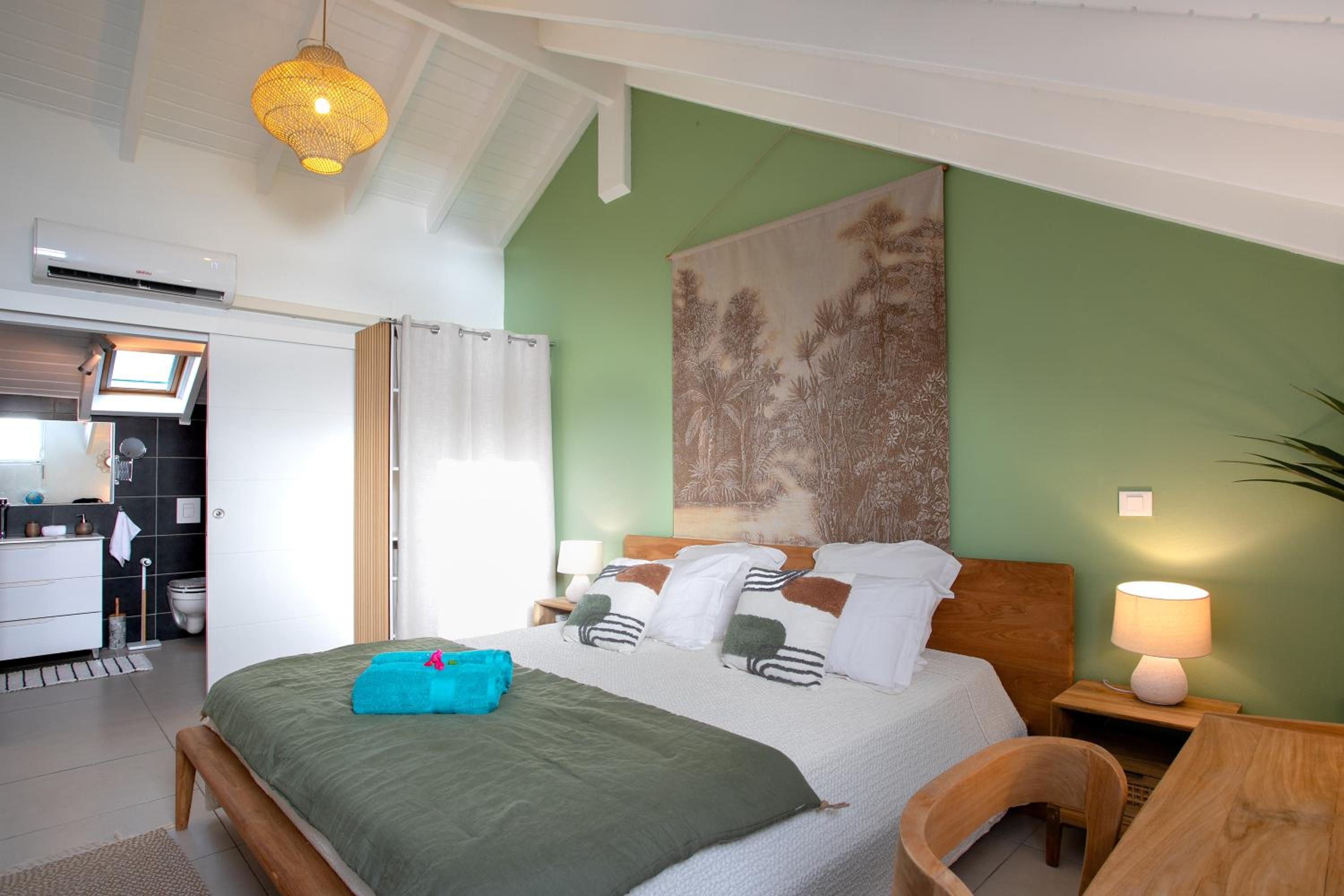 Two-Bedroom Apartment with Terrace and Sea View photo 1