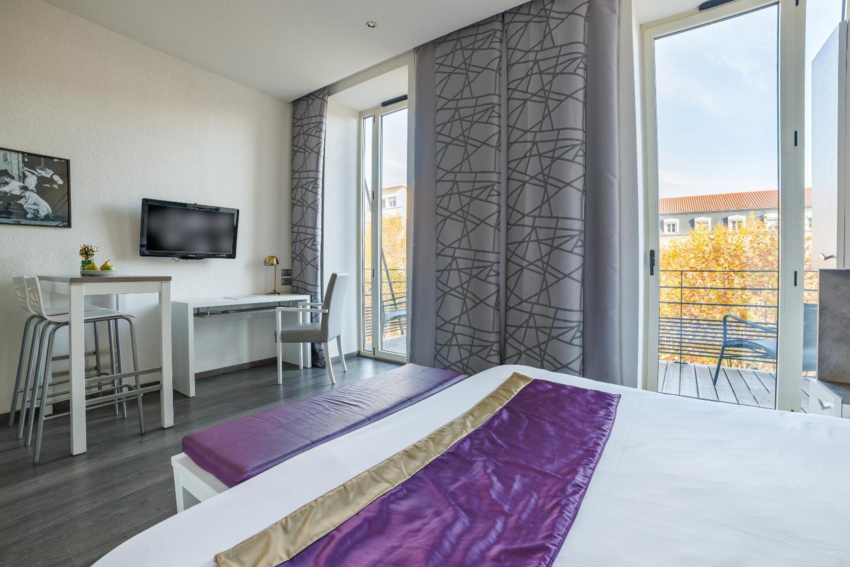 Studio (2 Adults)