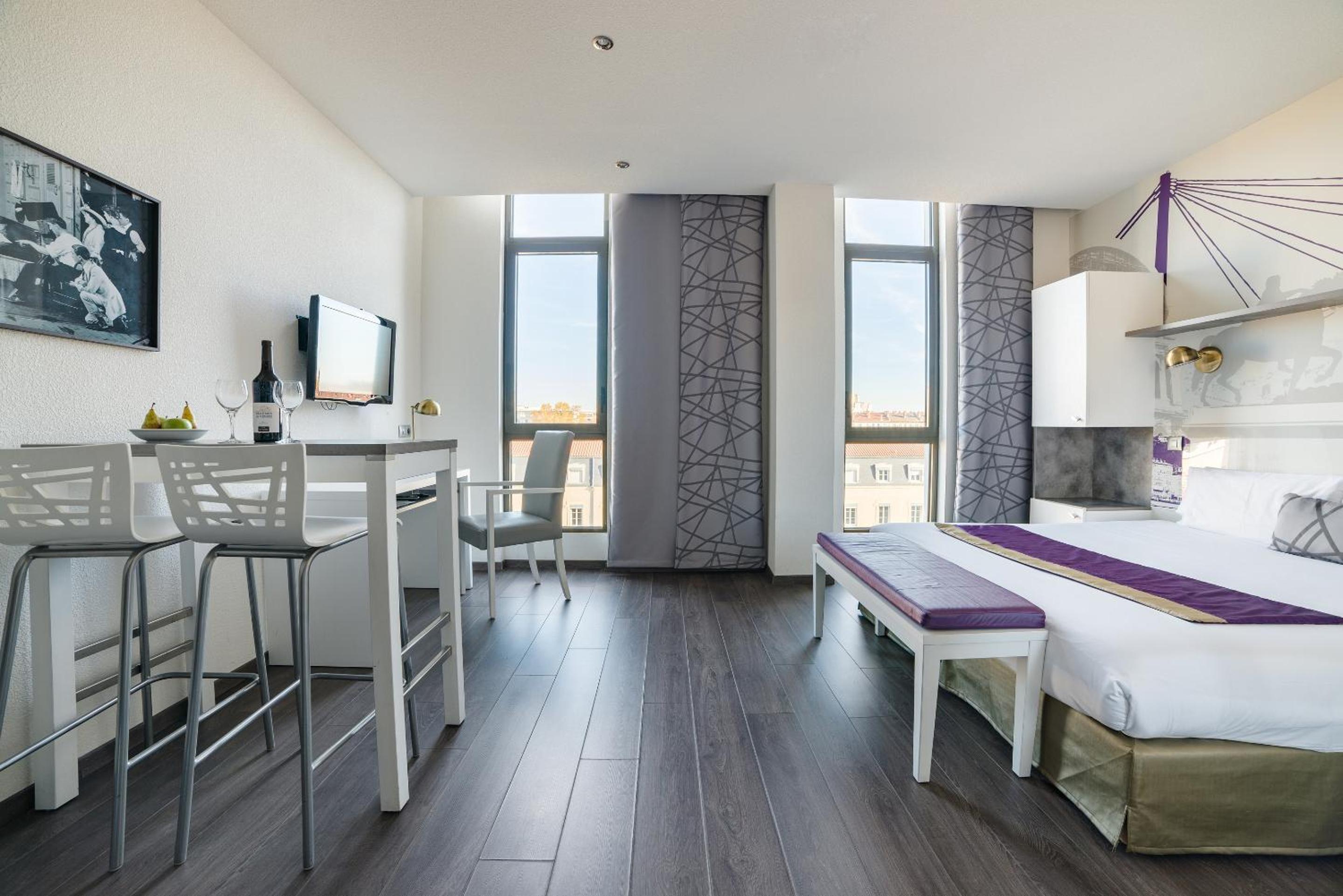 Studio (2 Adults)
