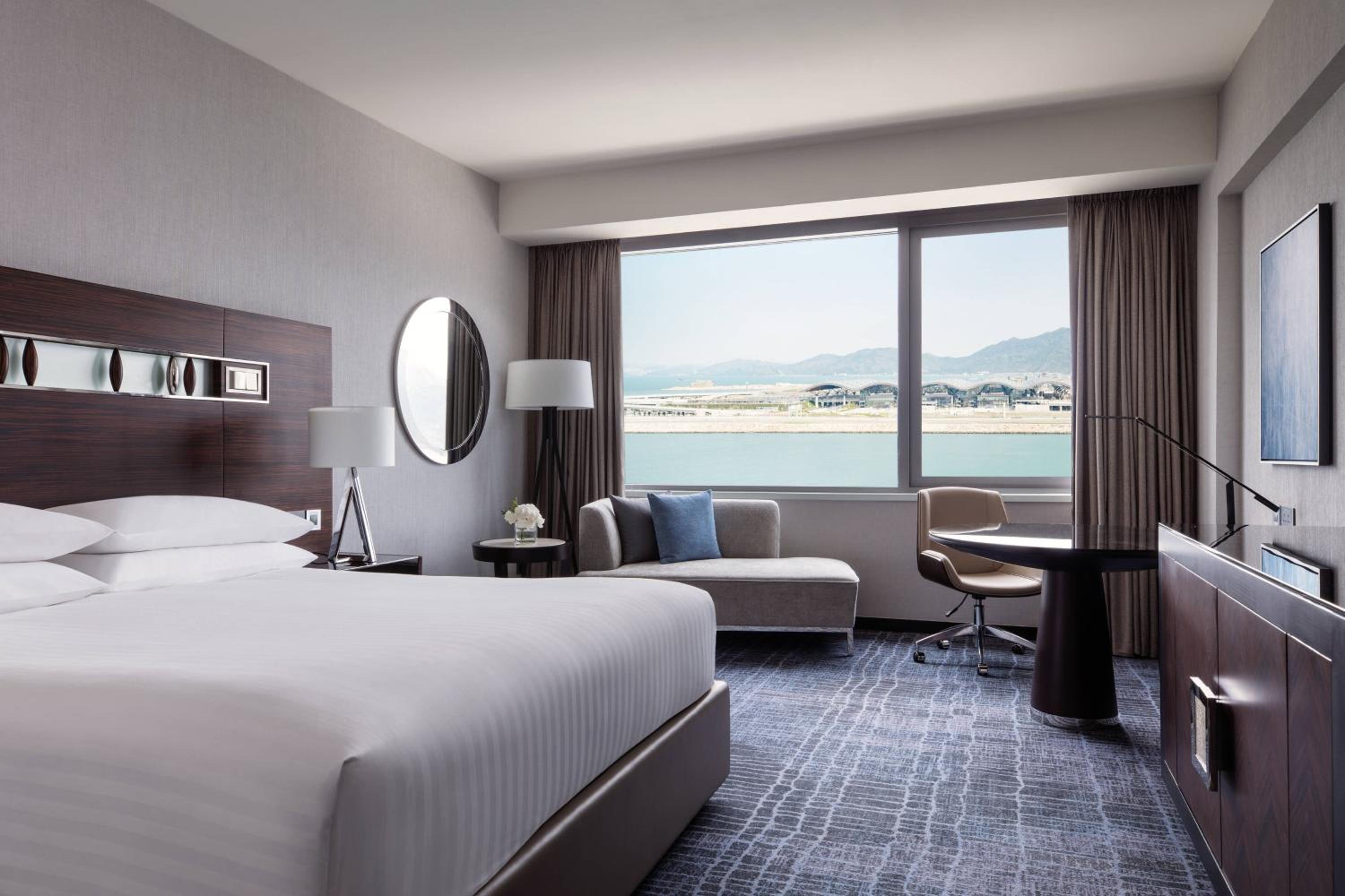 1 King Bed, Sea View, Room