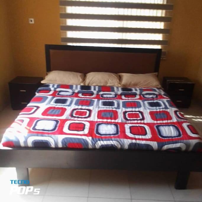 Five-Bedroom House photo 1