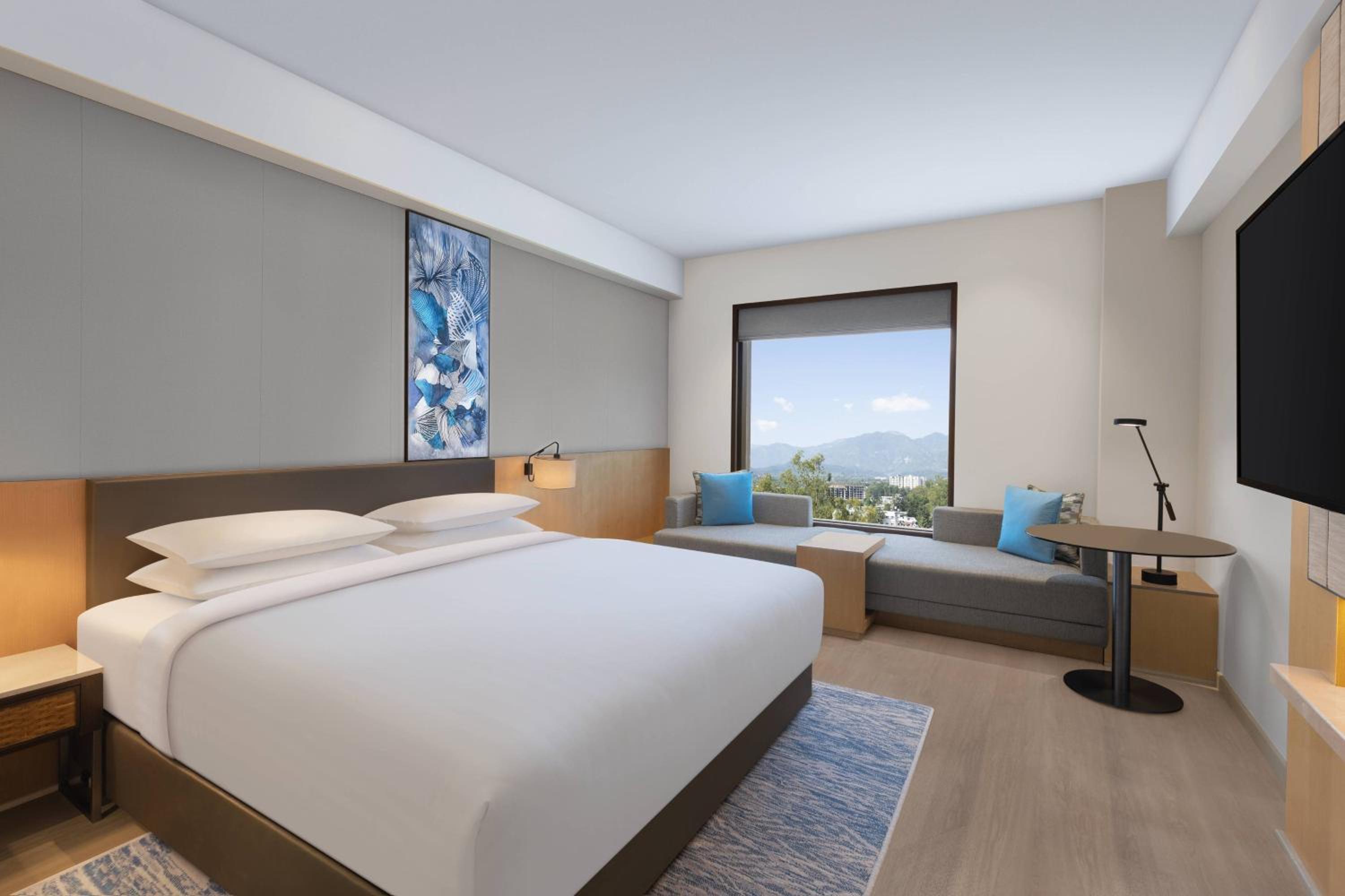 Deluxe King Room with Sofa Bed - Photo 5