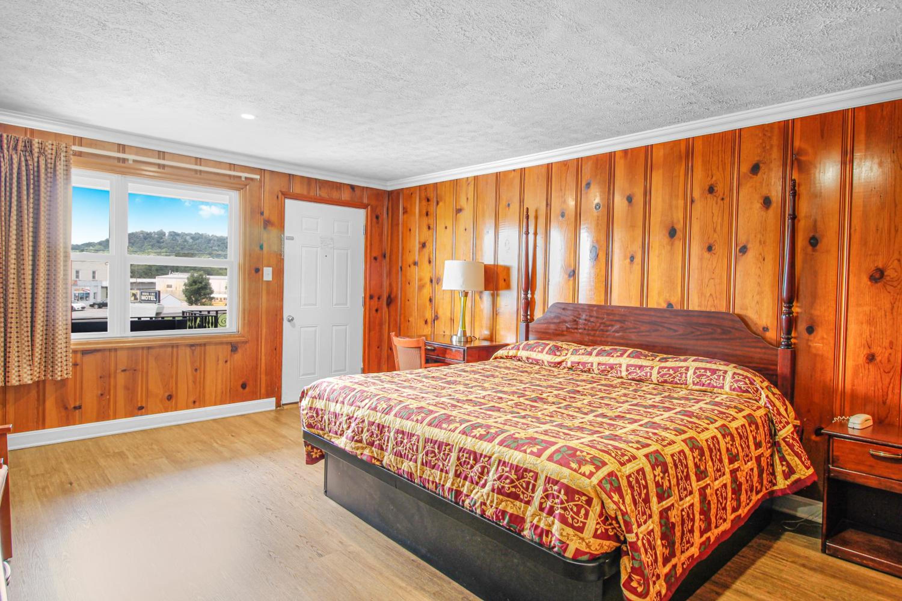King Room - Non-Smoking