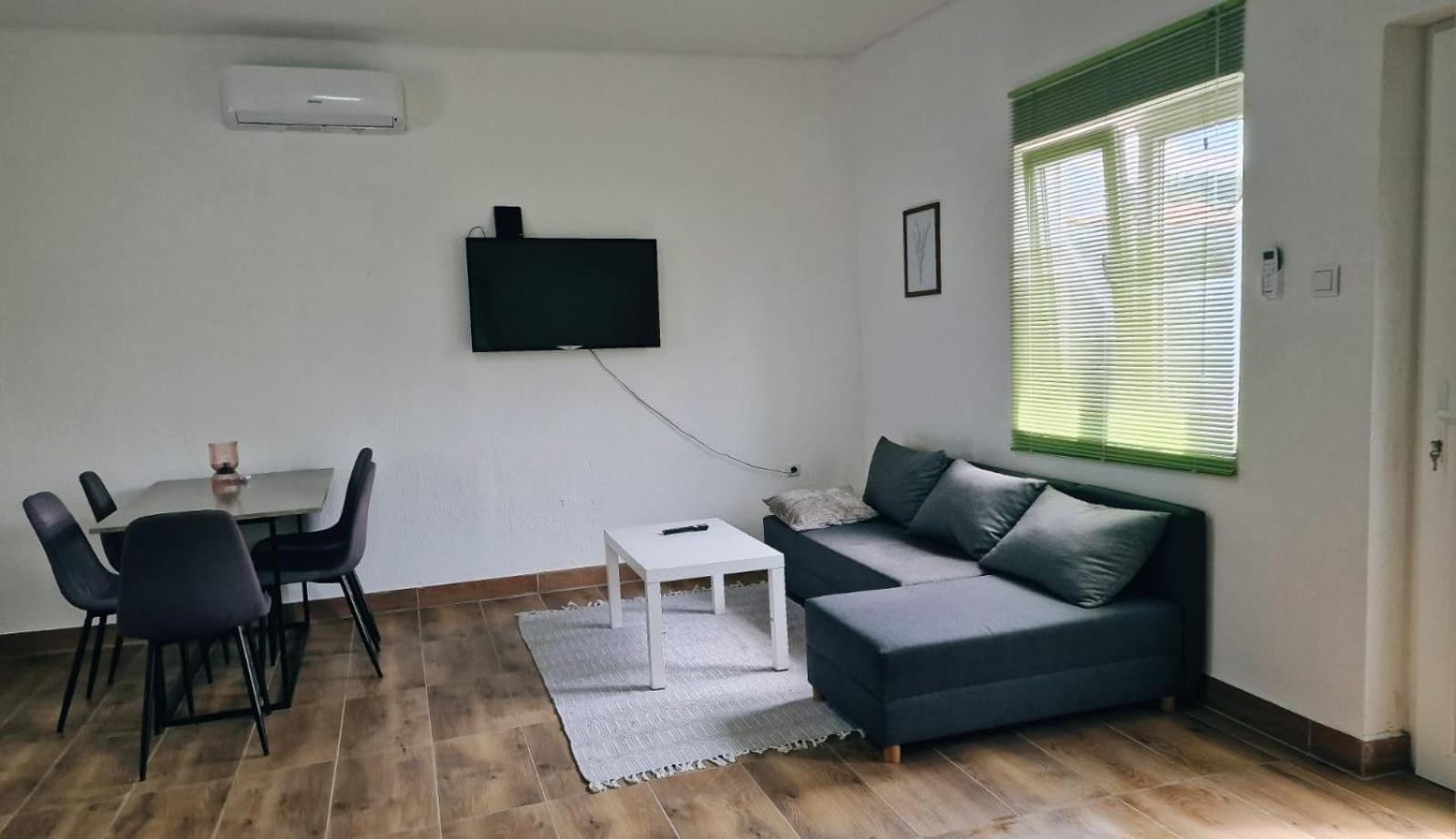 Two-Bedroom Deluxe Apartment - Photo 10