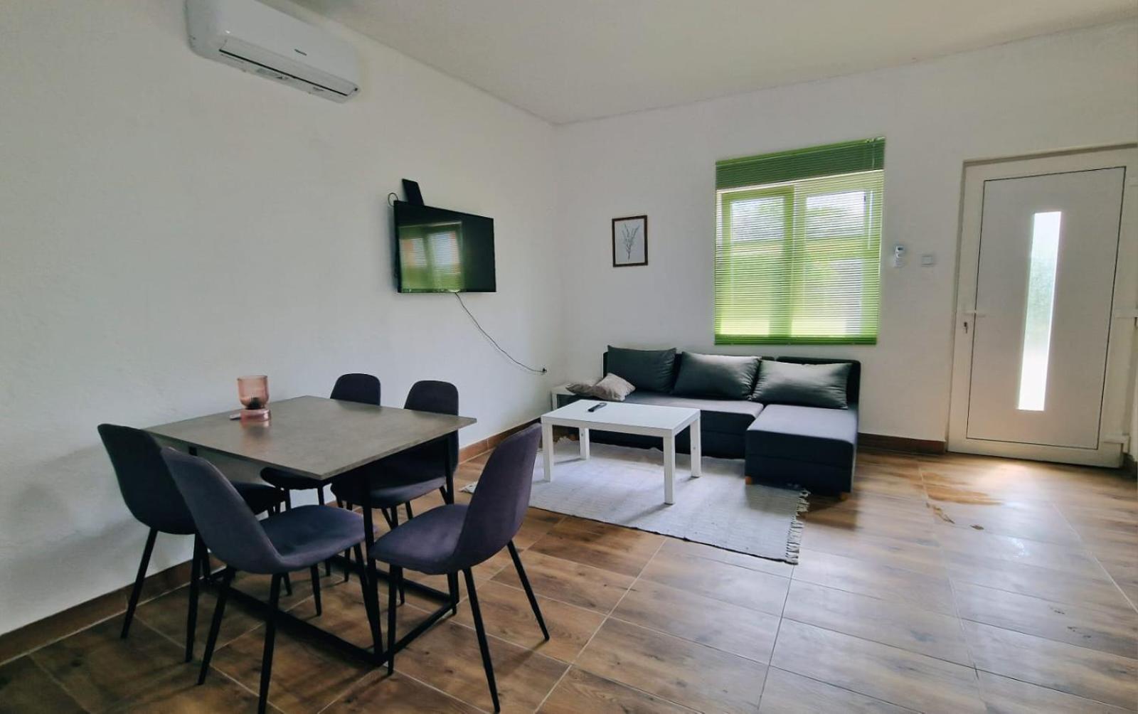 Two-Bedroom Deluxe Apartment - Photo 9