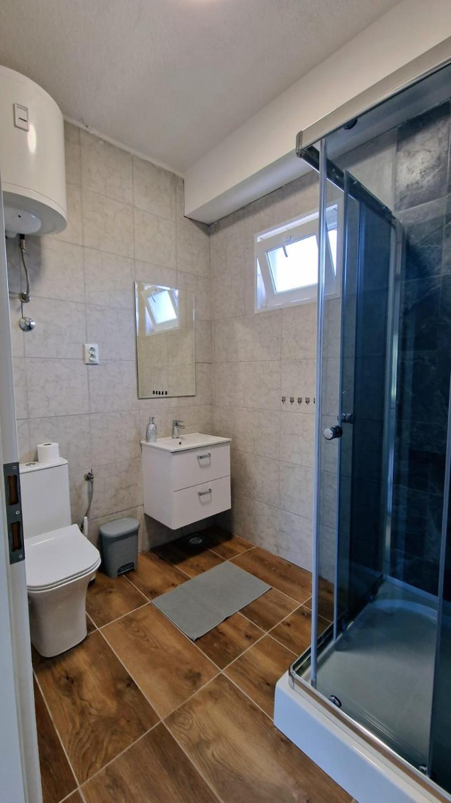 Two-Bedroom Deluxe Apartment - Photo 7