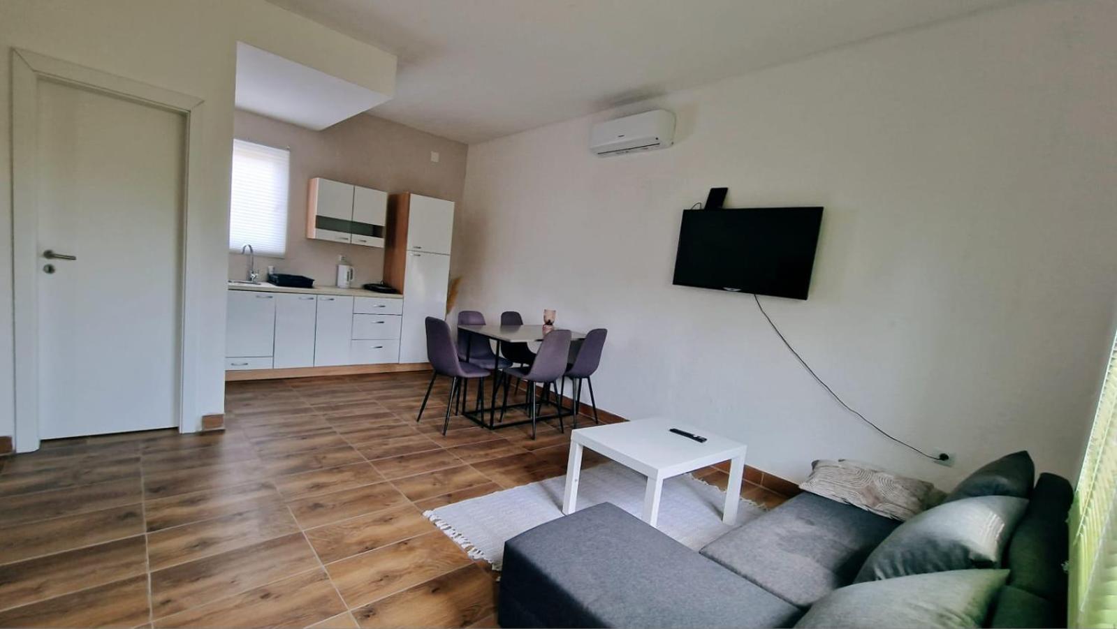 Two-Bedroom Deluxe Apartment - Photo 6
