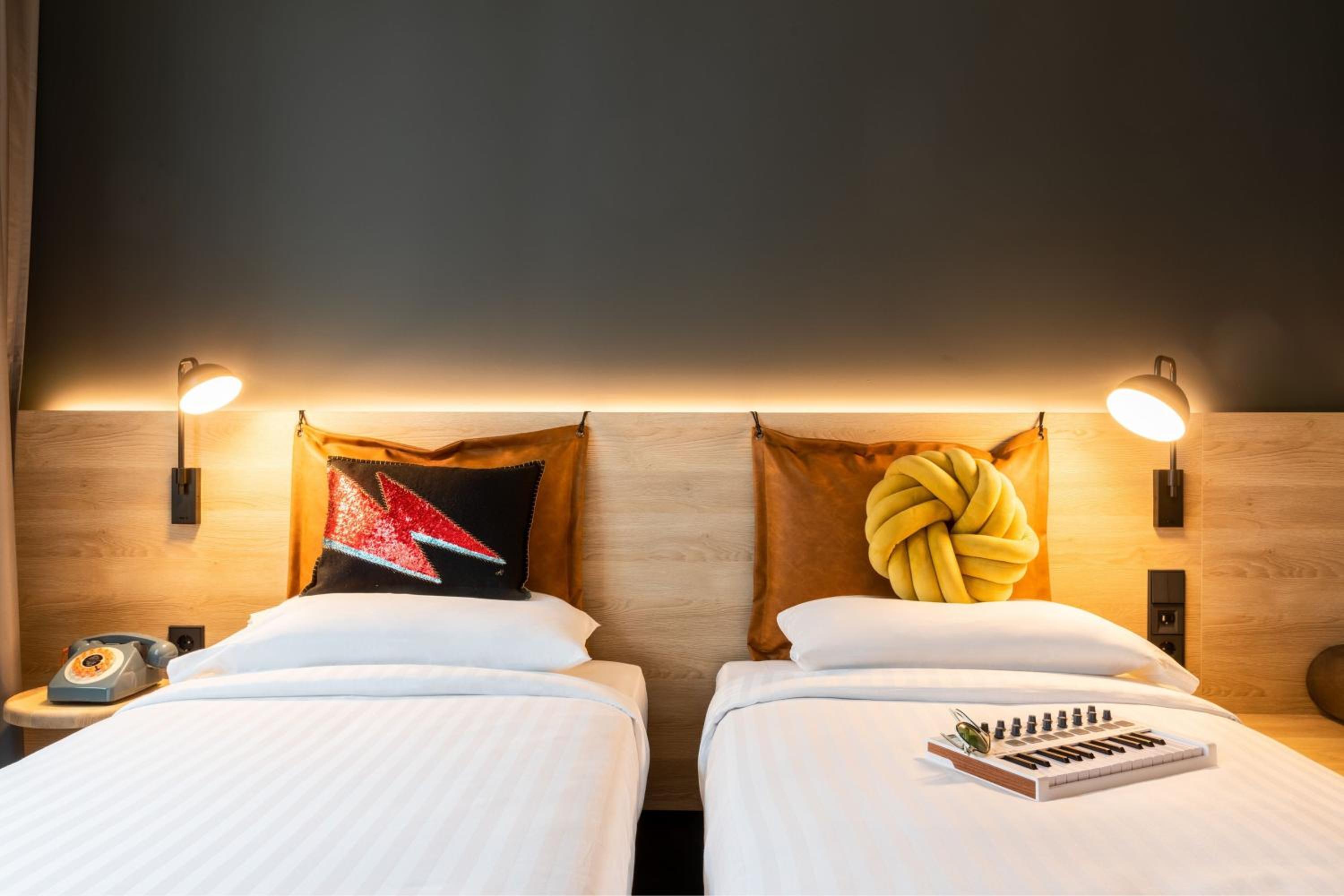 Moxy Twin Room